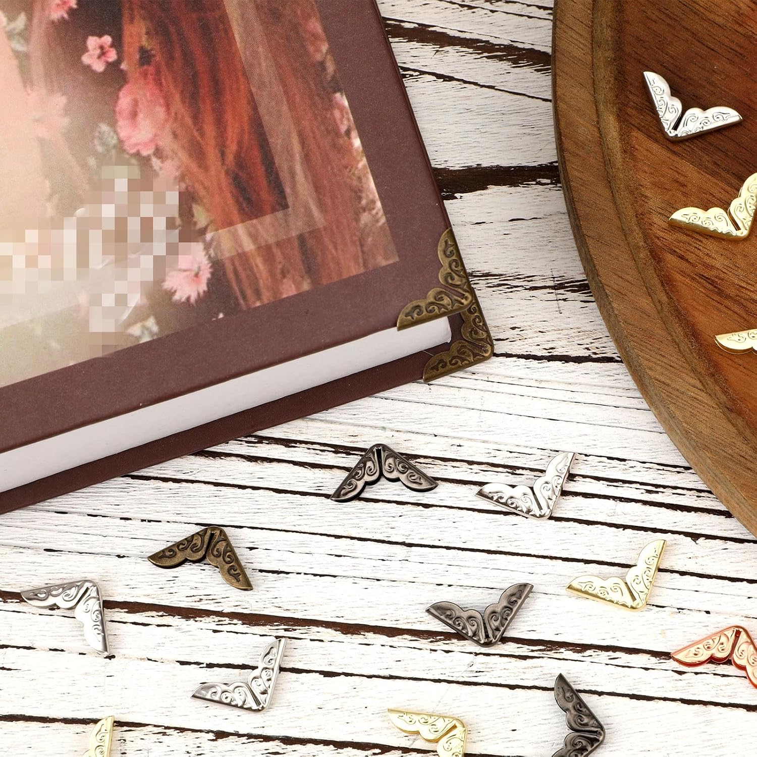 100pcs Book Corner Protectors, Iron Book Edge Protector Vintage Paperback Book Corner Protector Decorative Book Corner Covers for Scrapbook Photo Album Notebook Folder Picture (5 Colors)