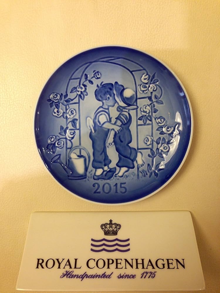 Amazon.com: Bing and Grondahl 1016861 Children's Day Plate 2015
