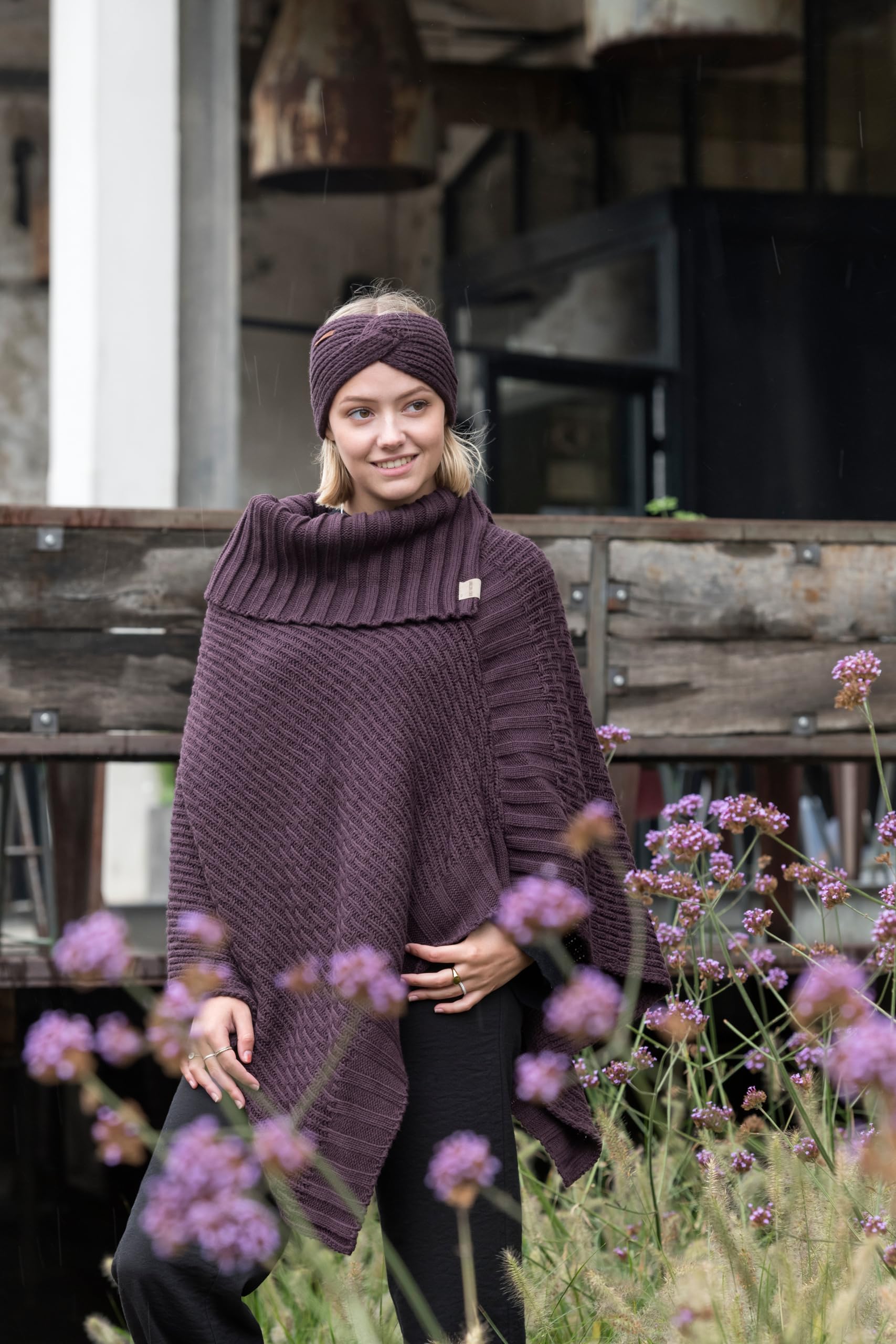 Knit Factory - Nicky Poncho Tricoté