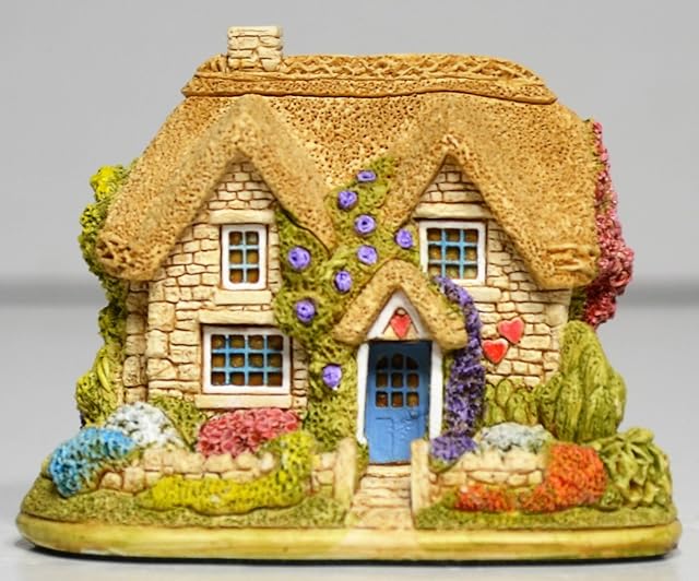 Lilliput Lane Queen of Hearts Cottage