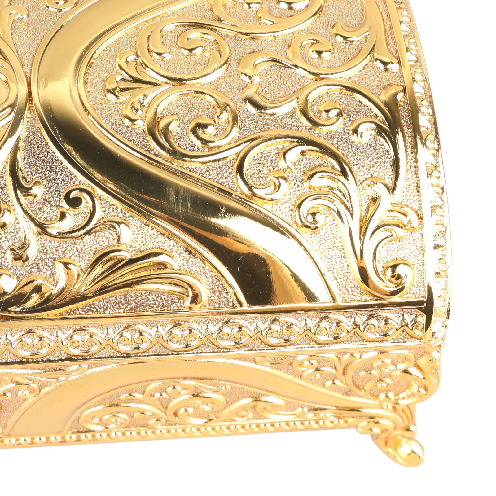 Metalowe pudełko na biżuterię w stylu vintage Eleganckie prostokątne pudełko na ozdoby z delikatnym wzorem Miękka aksamitna wyściółka Pojemnik o dużej pojemności na pierścionki (Złoto)