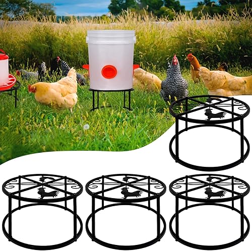 4 soportes de metal para bebederos de pollos con 4 patas y base redonda, soporte resistente para cubos, barriles equipados con puerto de alimentador