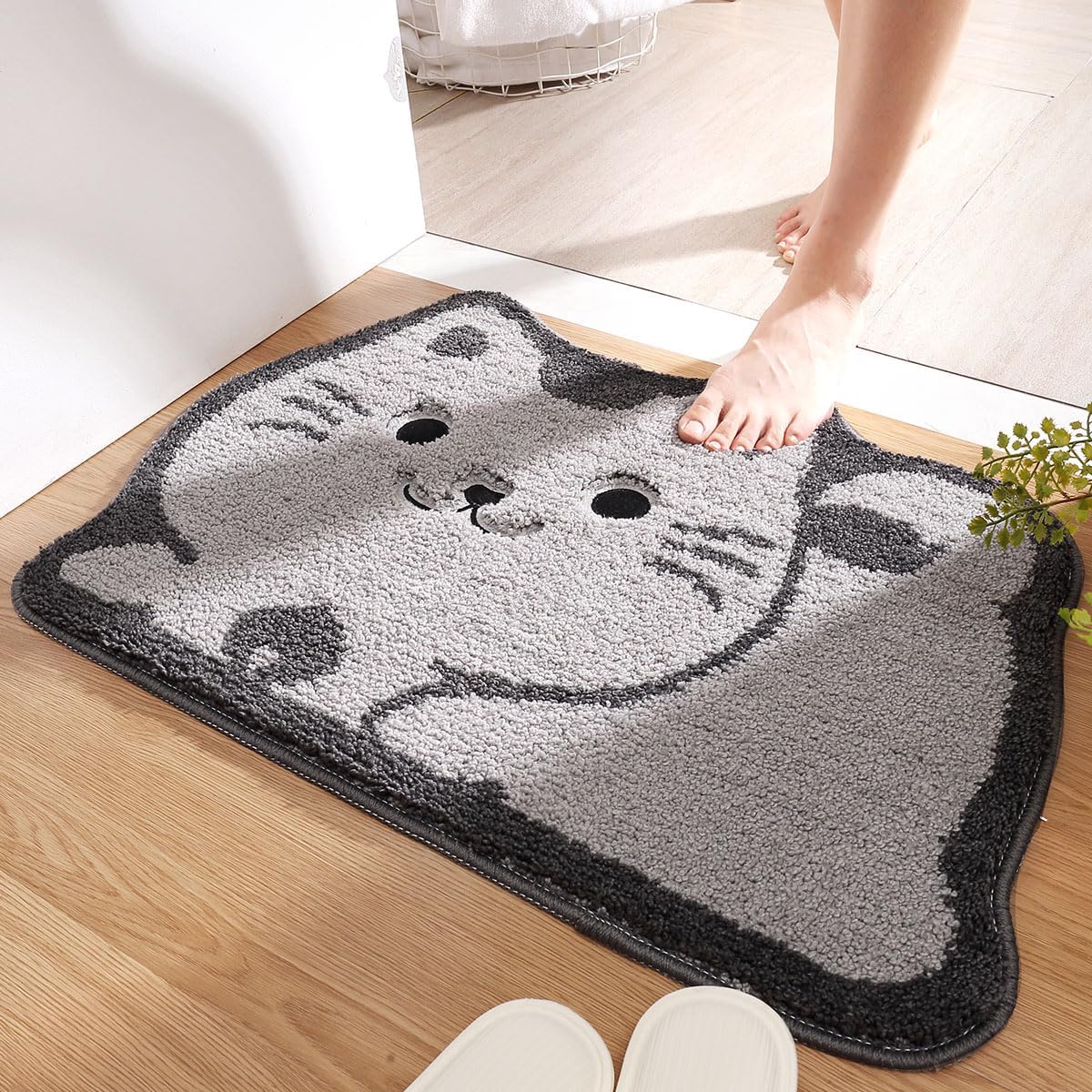Molesun Cute Animal Bathroom Rug, Absorbent Microfiber Bath Rug Non-Slip Soft Shower Rug, Plush Shaggy Bath Mats for Bathroom Floor, Tub and Shower, Machine Washable, 19" x 28", Cat