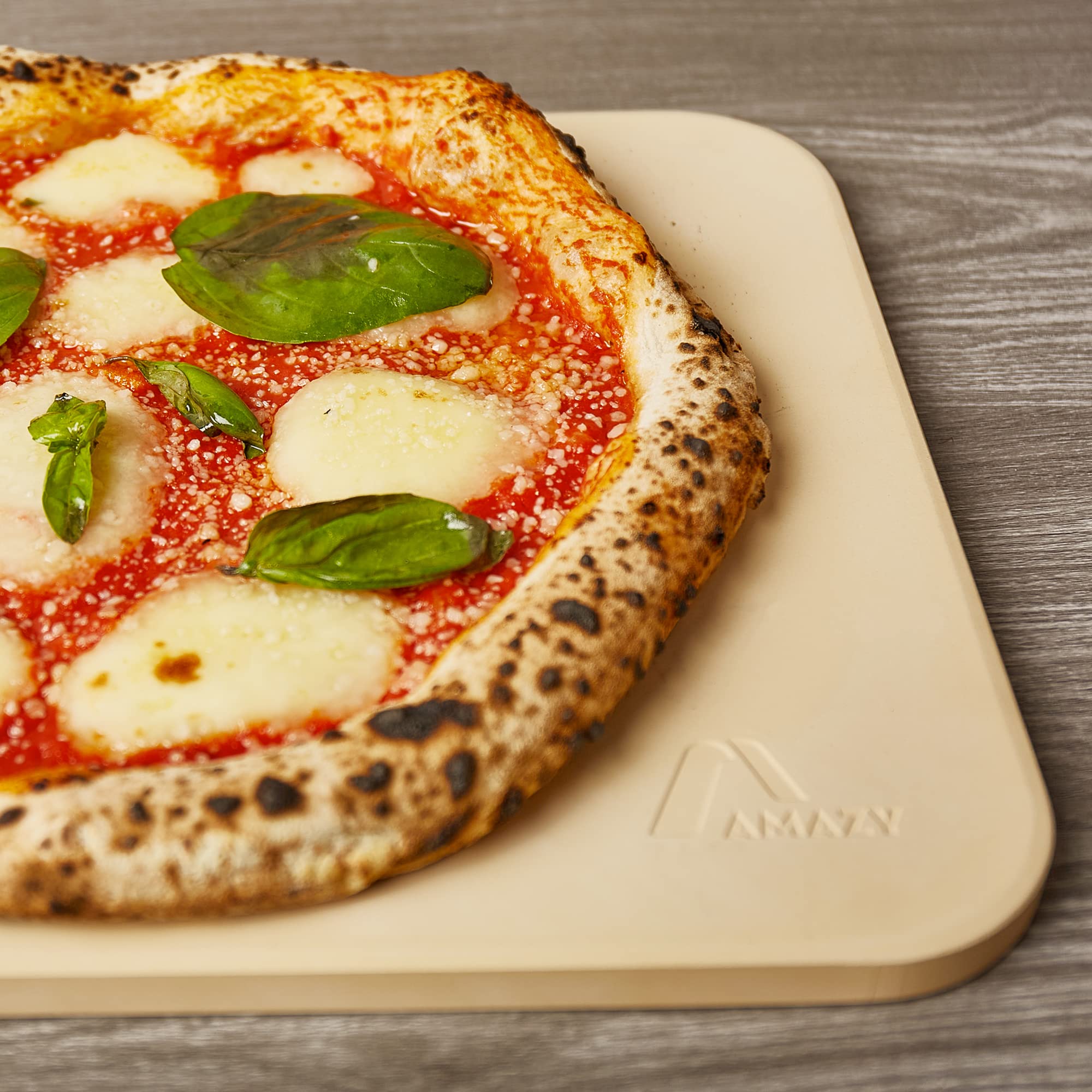 Amazy Pizzastein inkl. Bambus Pizzaschaufel, Dauerbackfolie und Beileger – Der Ultra-hitzebeständige Brotbackstein verleiht Ihrer Pizza den original italienischen Geschmack knuspriger Steinofenpizza