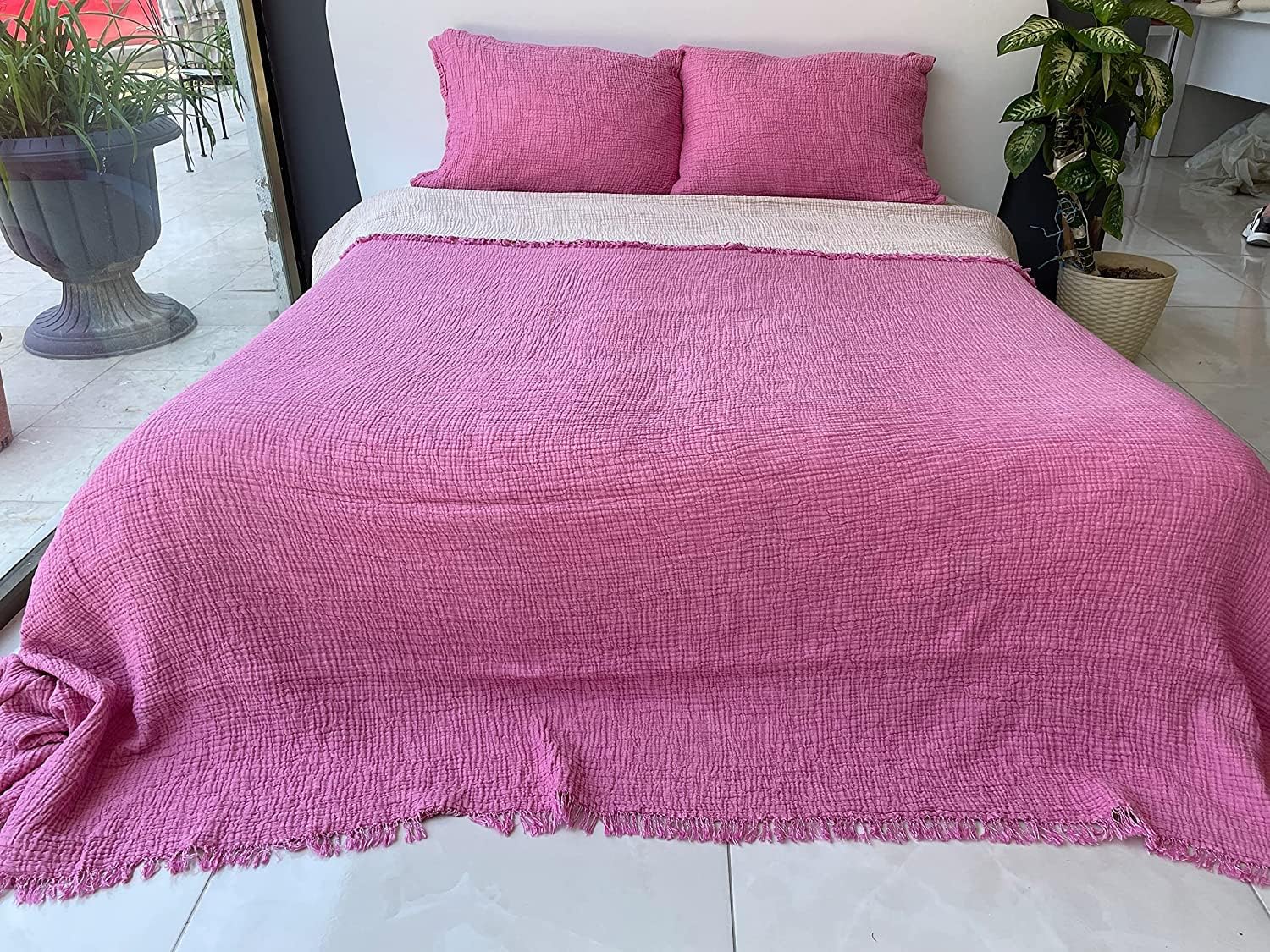 DEKADRON 100% Cotton Muslin Throw Blanket, 4 Layers Bedspread, Soft Turkish Cotton Muslin Bed Cover, Reversible Coverlet, Fuchsia (King Size 95x102-230x260cm)