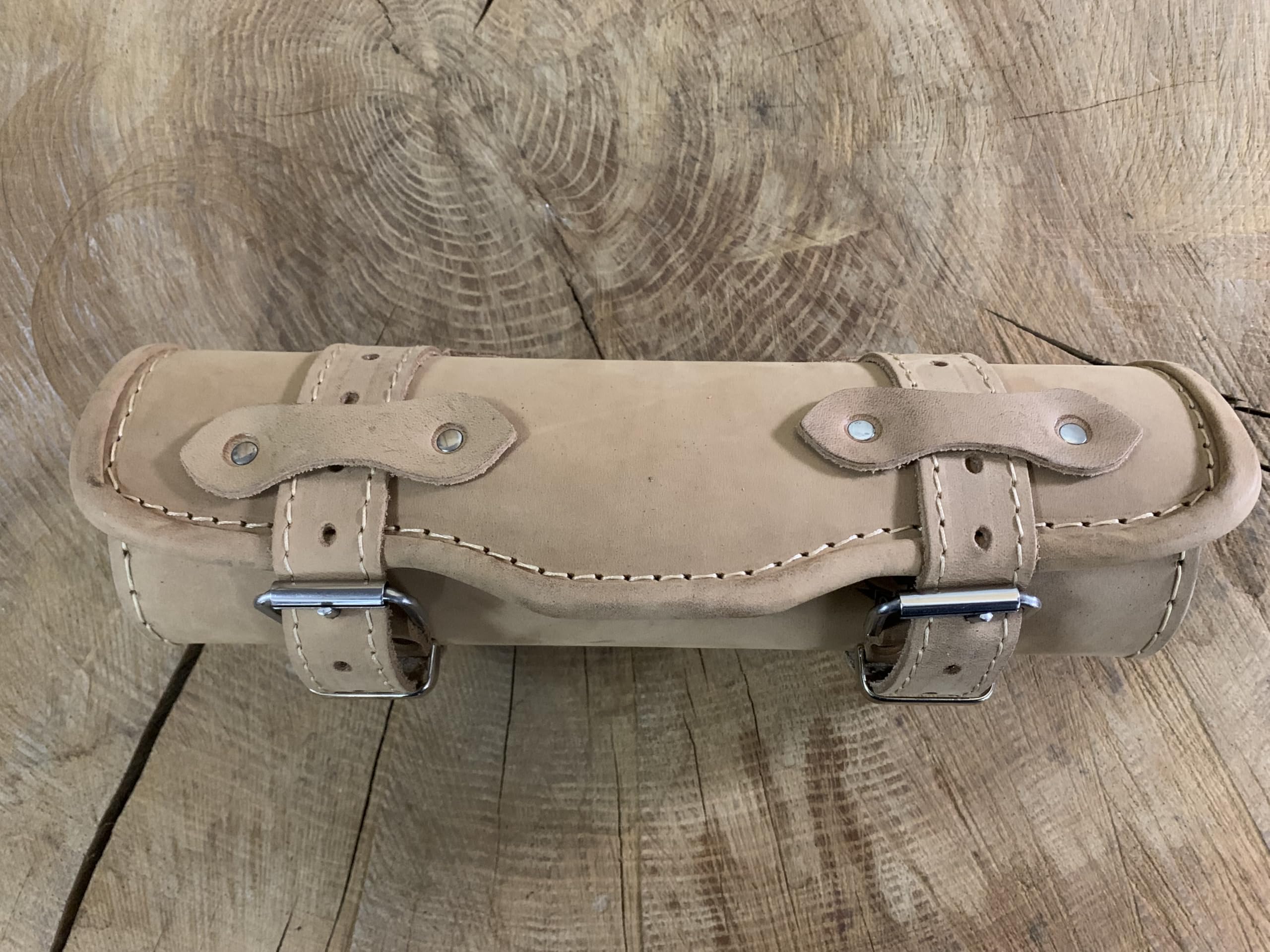 Lenkerrolle Hellbraun Light Brown Lederrolle Bugrolle Werkzeug kompatibel mit HD Harley Davidson Leder Motorrad Werkzeugtasche Schwinge Rolle