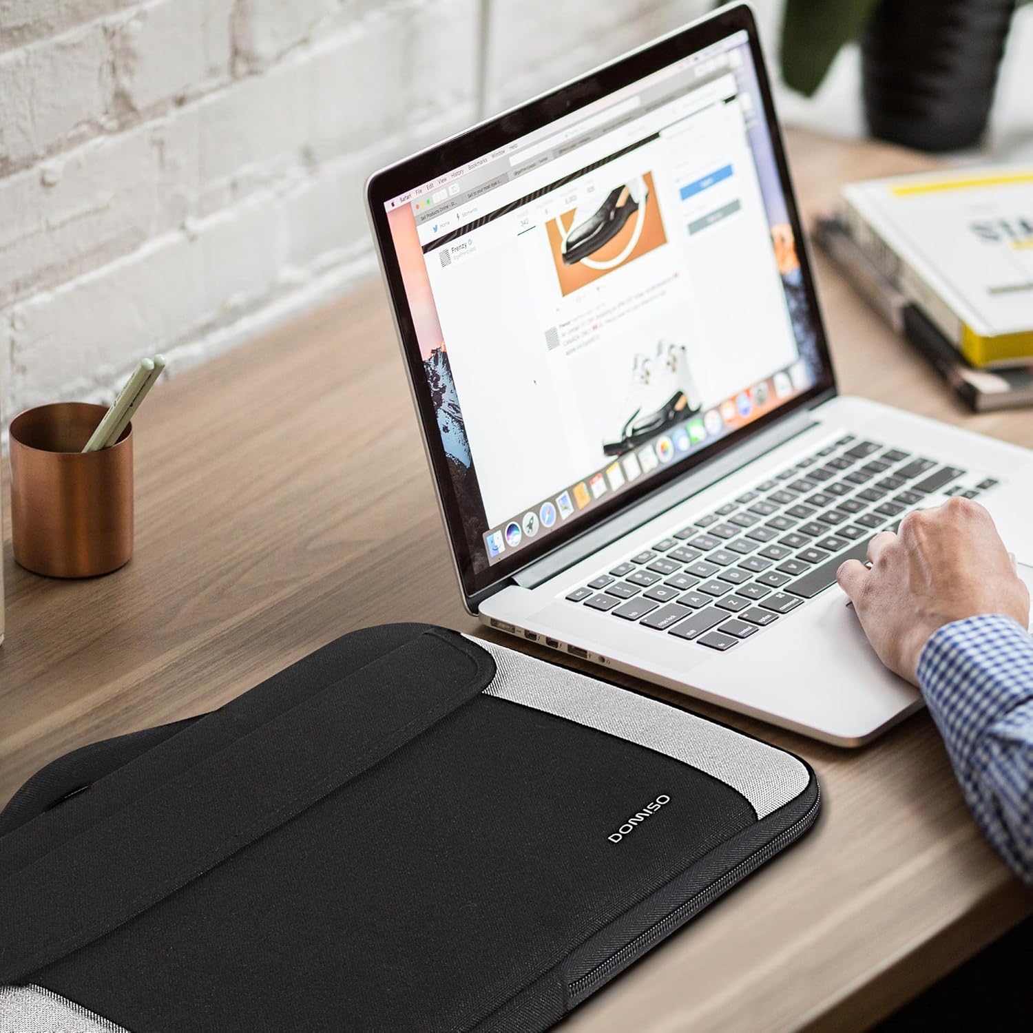 DOMISO 17-17.3 Inch Laptop Sleeve Case,Water-resistant Laptop Protective Case for Dell, HP, Lenovo, Asus, Acer, Alienware,Black - Image 7