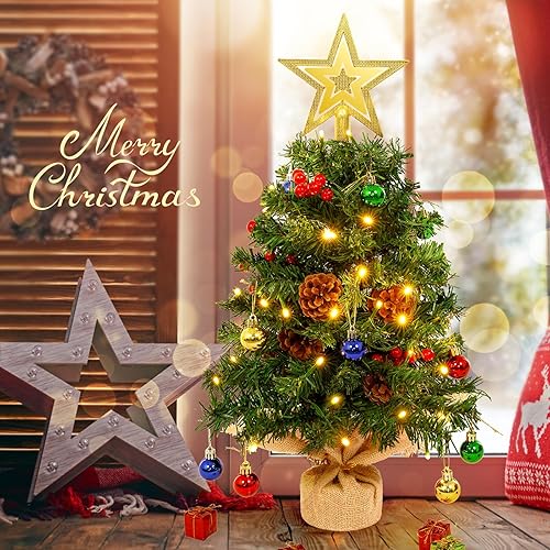 Miniatura 7 de Uten Árbol de Navidad Mini Pequeño con Bolas Redondas de Navidad, Conos de PinoFrutas RojasCaja de Regalo, Estrella de Árbol, Caja de Batería