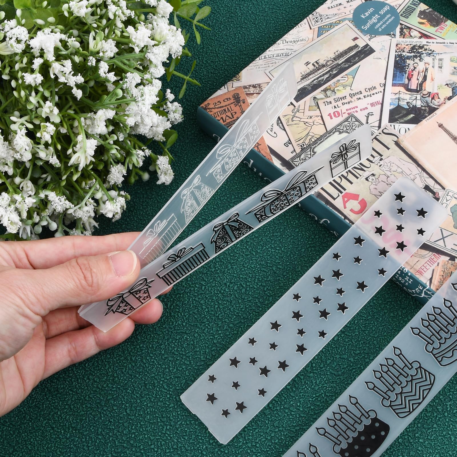 10 Piezas Plantilla de Repujado(15 x 3 cm) Carpetas de Plástico con Relieve Tarjetas, Carpeta de Grabación en Relieve para Scrapbooking Creación de Tarjetas Álbum