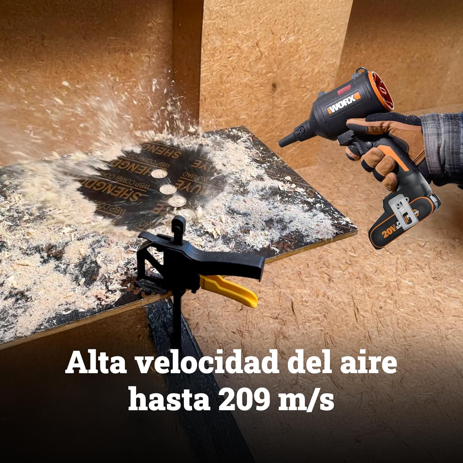 WORX portalanító fúvó használat közben