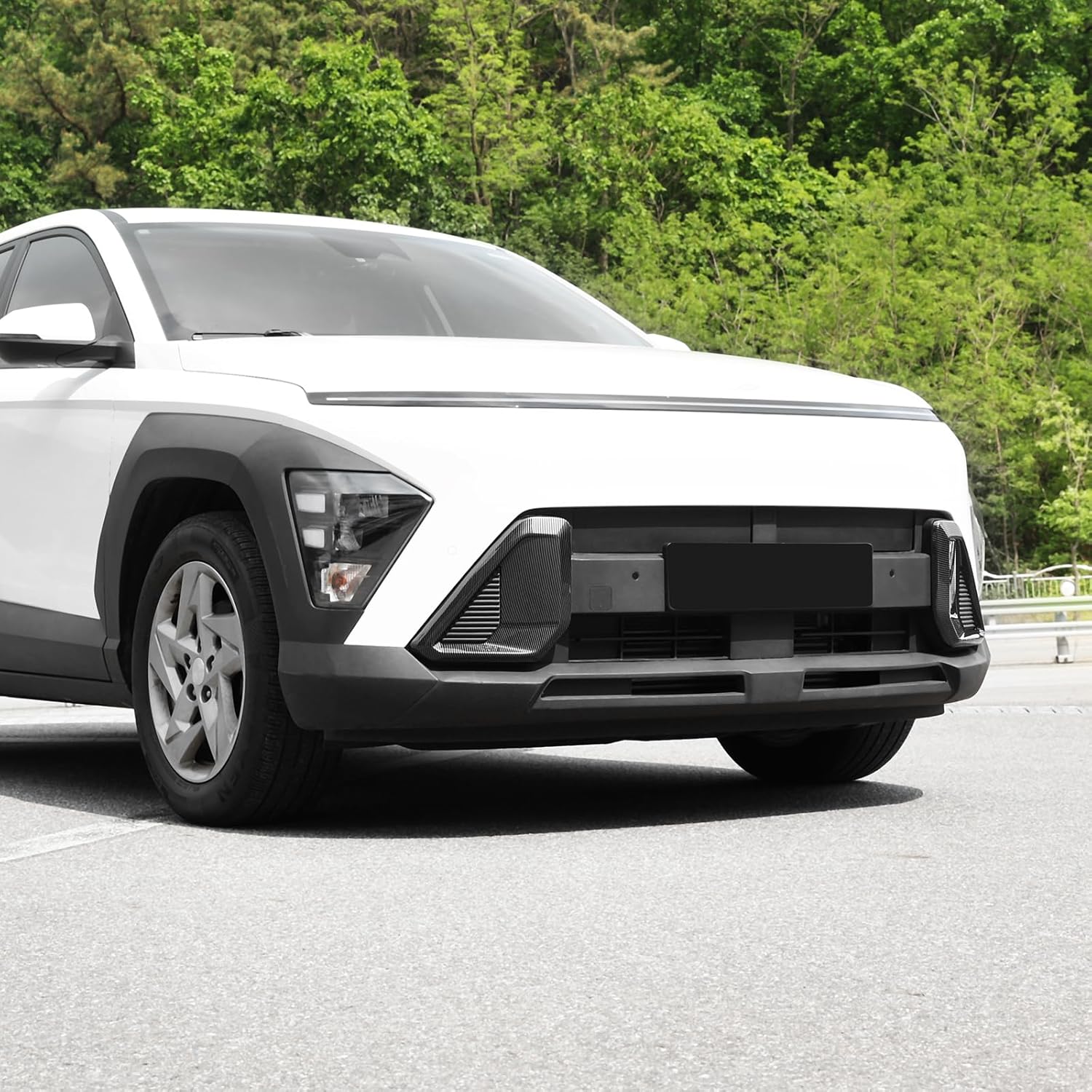 ABS Front Bumper Side Air Vent Cover Fog Light Lamp Decor Cover Front Bumper Middle Mesh Cover Compatible with Hyundai Kona 2024 2025 SX2 Accessories (Carbon Fiber Style)