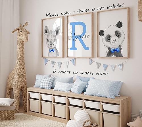 Miniatura 5 de Juego de 3 pósteres de animales de safari para niños, habitación del bebé, sin marco, con nombre personalizado, corbatín azul, verde, amarillo,