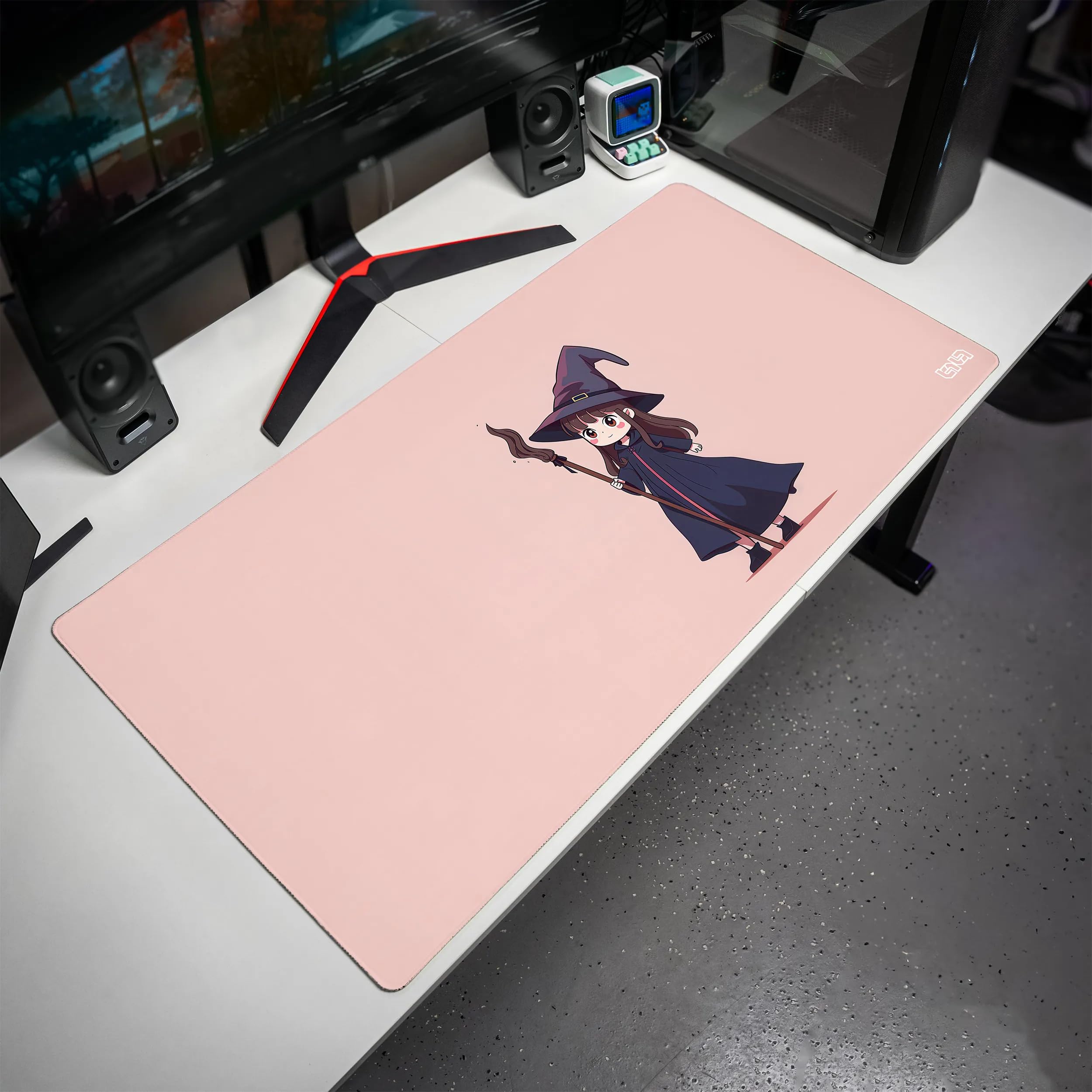 Tilt Podkładka na Biurko 100x50 cm | Antypoślizgowa Duża Podkładka pod Mysz oraz do Akcesoriów Komputerowych i Biurowych | Wodoodporna Mata na Biurko XXL (Chibi Magician)