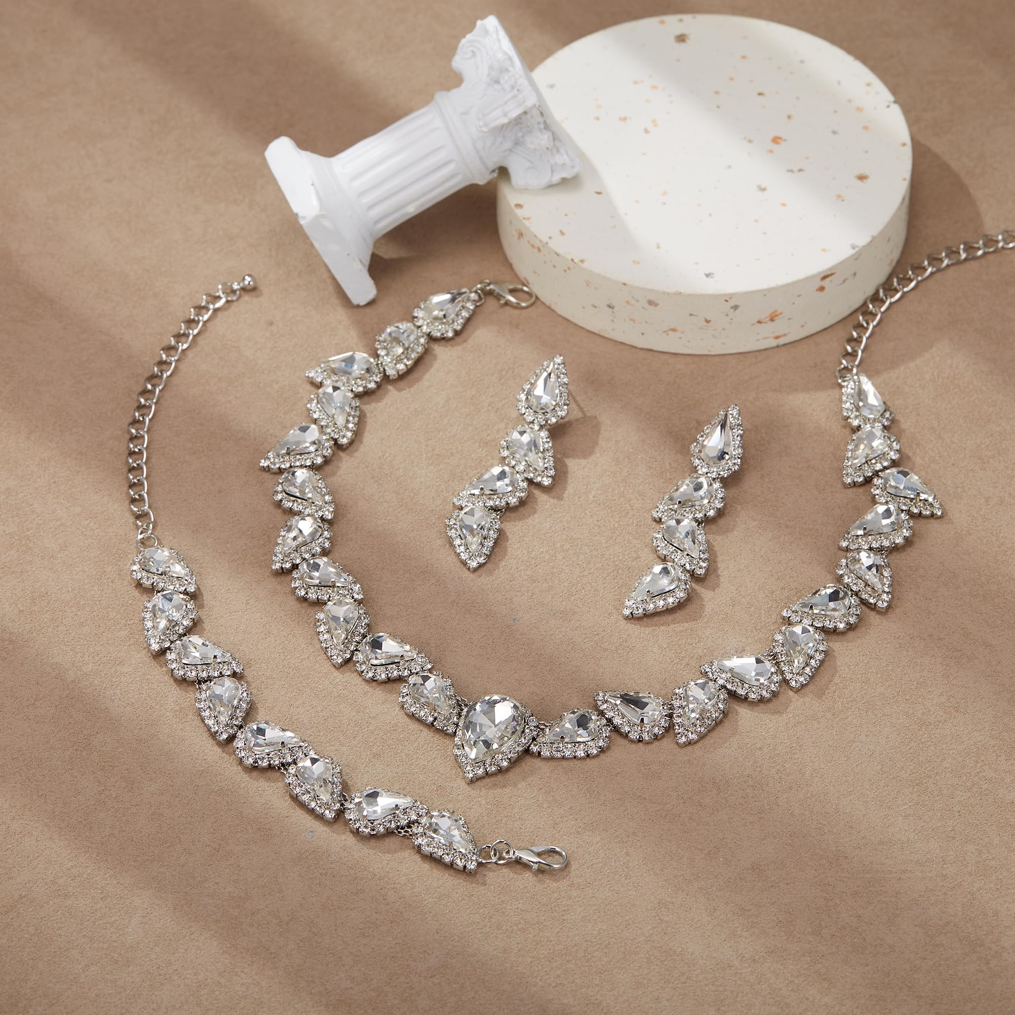 Crysdue Juego de joyas de diamantes de imitación, collar de corte redondo en forma de lágrima, collar y aretes para mujer