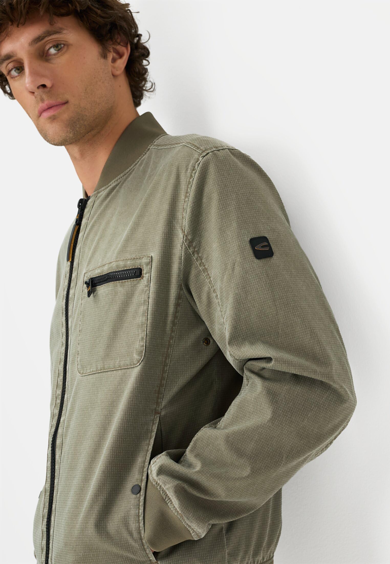 camel active Herren Blouson mit Bomberkragen | Windabweisende Jacke mit Bomberkragen aus strapazierfähigem Ribstop im Regular Fit für Freizeit und Alltag