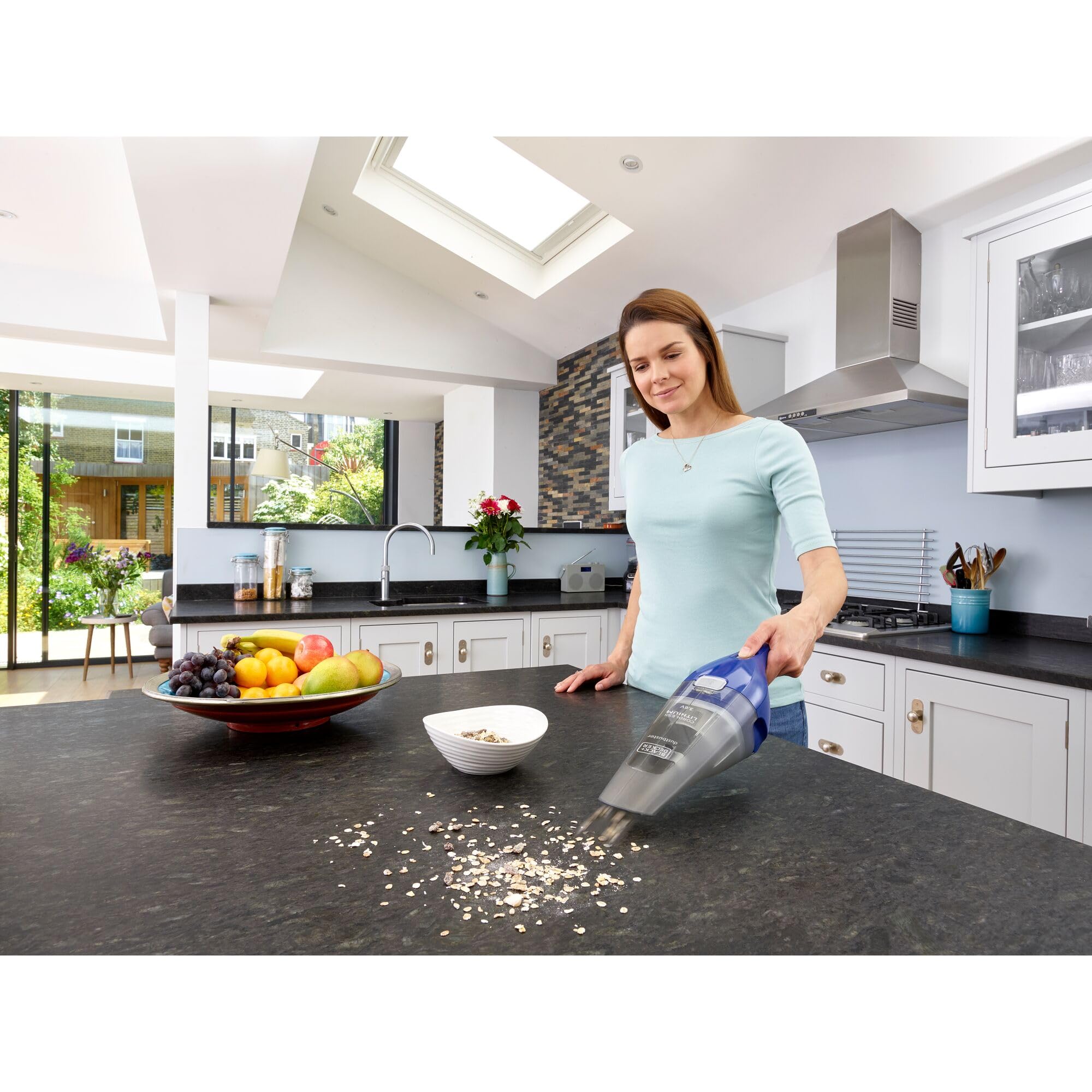 BLACK+DECKER Akumulatorowy odkurzacz ręczny Dustbuster NVC115WA (litowy 3,6 V, odkurzacz ręczny bezworkowy + bezprzewodowy, szeroki otwór ssący, zdejmowany pojemnik na kurz, w zestawie ssawka