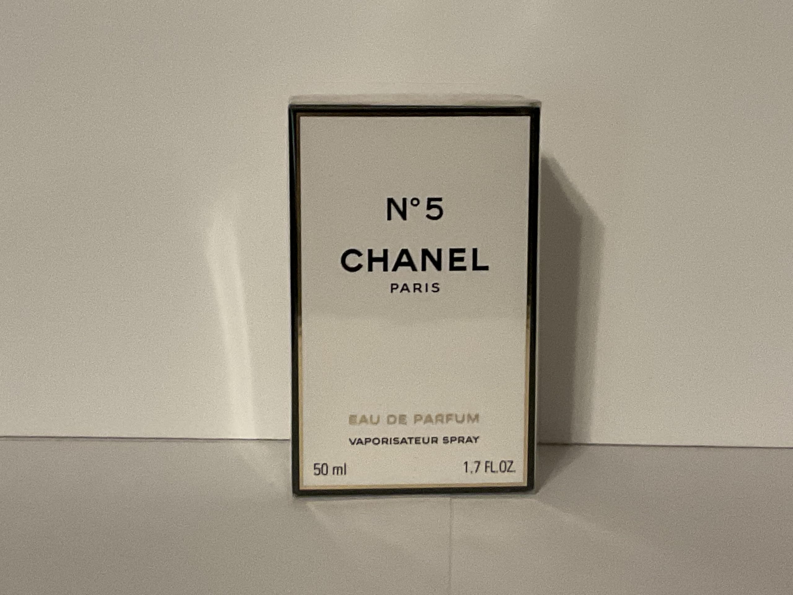 No.5 Eau De Parfum Spray (bottiglia di cristallo) - 1,7 fl oz/1,7 oz