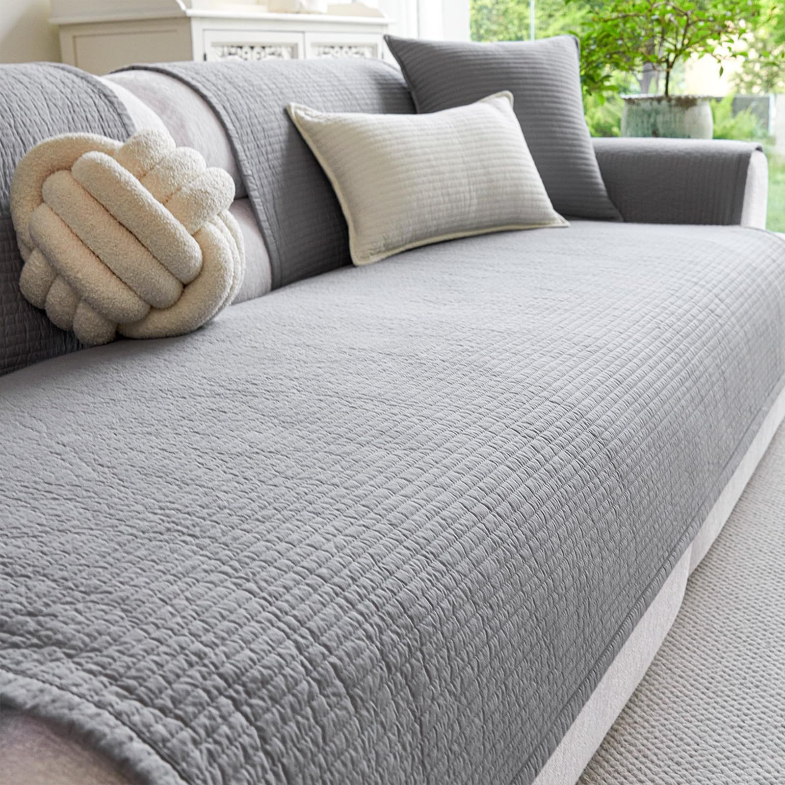 Housse de canapé en coton gris pour envelopper votre intérieur de douceur