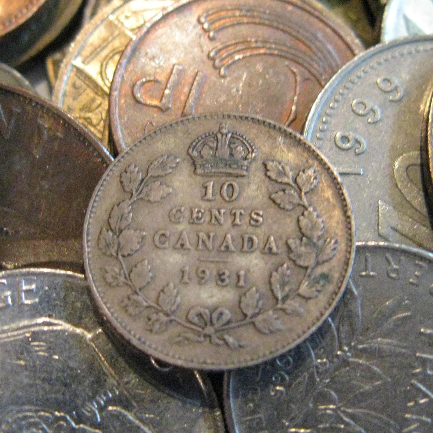 Premium World Coins Collection. One Pound of Unsearched Coins from Around The World (About 100 Coins) with New and Old Coins and Guaranteed Silver.