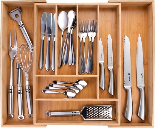 alpina Portaposate da Cassetto - Organizer Casetti Cucina Estensibile 46 x 34-56,5 x 6 cm - Organizzatore Cassetti con 6 a 8 Scomparti - Per Utensili da Cucina, Occhiali da Sole e Altro - Bambù