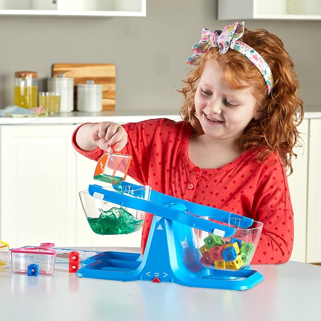 Foto 2 de 6 de Learning Resources Juego de actividades para aprender a medir, Juego de tazas medidoras para niños