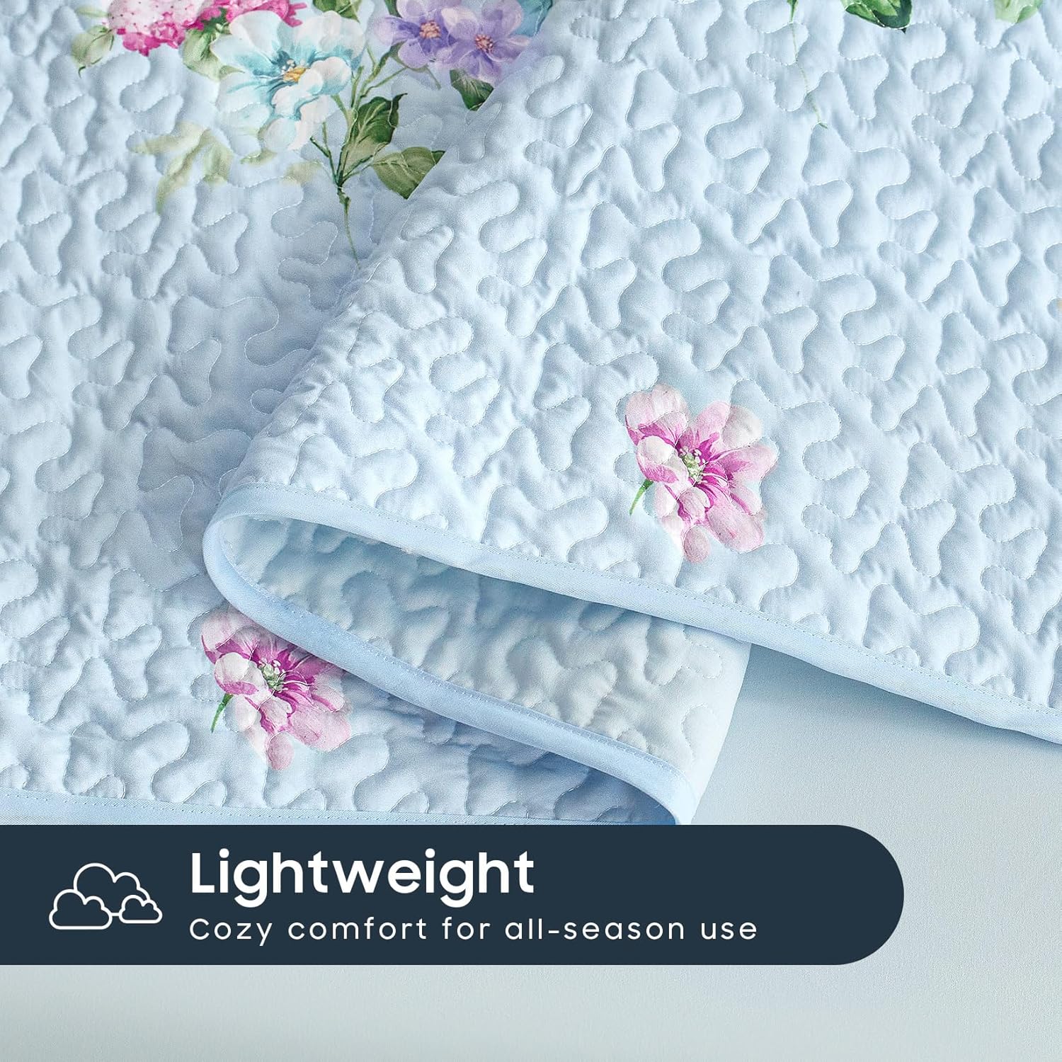 Wake In Cloud - Shabby Chic Quilt Set, Floral Coquette Cottagecore Farmhouse Vintage Flowers, for Women Teen Girls, Reversible Lightweight Bedspread Coverlet, 3 Pieces, Blue, Twin/Twin XL Size