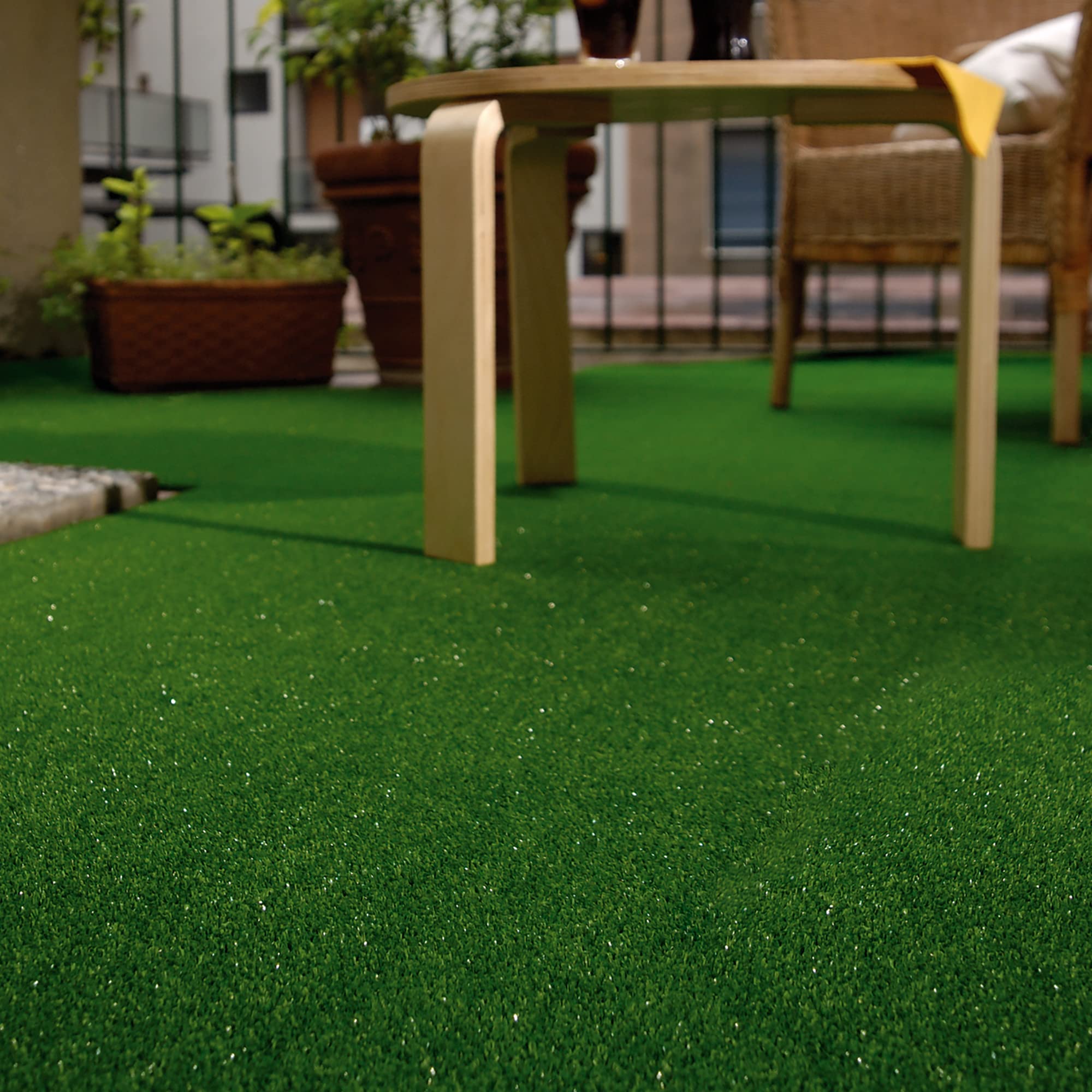 TENAX Standard Green 1,00x4 m Erba Sintetica, Stuoia con fibre da 7 mm, Tappeto Verde per Pavimentazioni Esterne e Interne, Balconi, Decorazione Ingressi e Passatoie