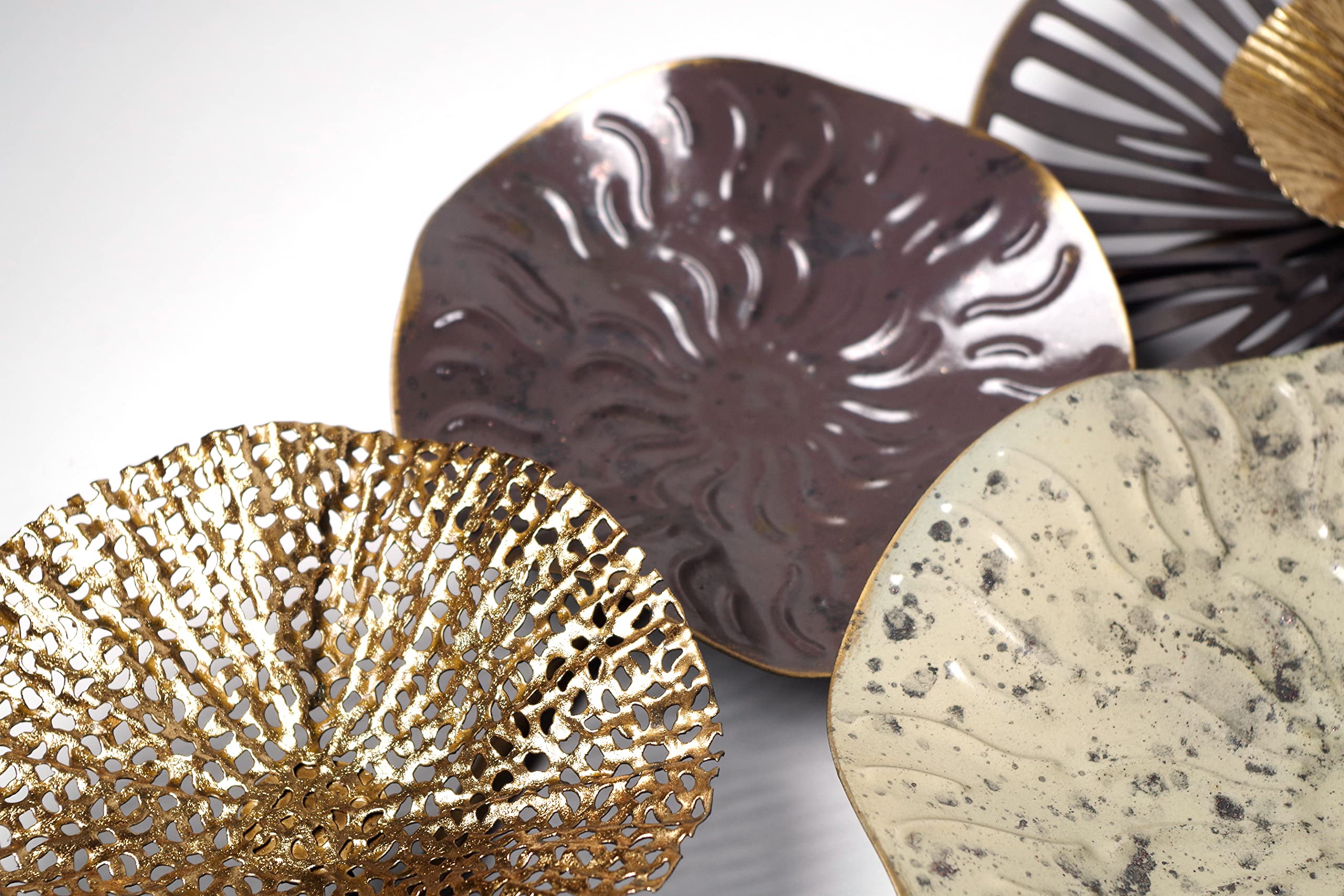 Kobolo Wandbild Wanddeko Metallbild 3D Round aus Metall 71x67x6 cm Beige