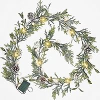 Vista 1 de Guirnalda de Navidad de 6 pies con nieve, guirnalda preiluminada con 20 luces LED, conos de pino, bayas blancas y bola, funciona