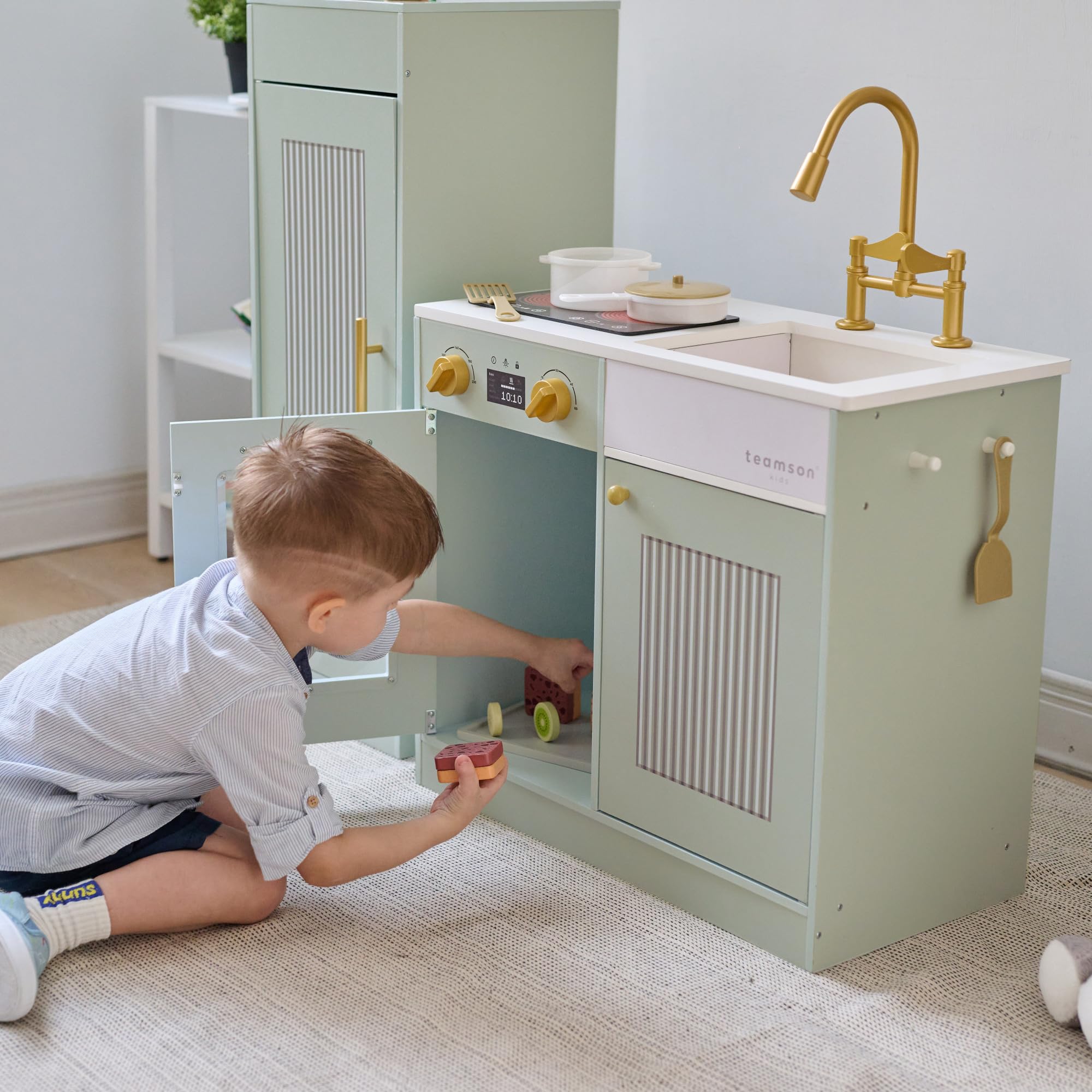 Teamson Kids Little Chef Chester Kinderküche in Grün mit Zubehör, Spielküche für Kinder aus Holz mit Herd, Backofen und Stauraum | mit Zubehör, Spielküche aus Holz, mit Herd, Backofen, Stauraum