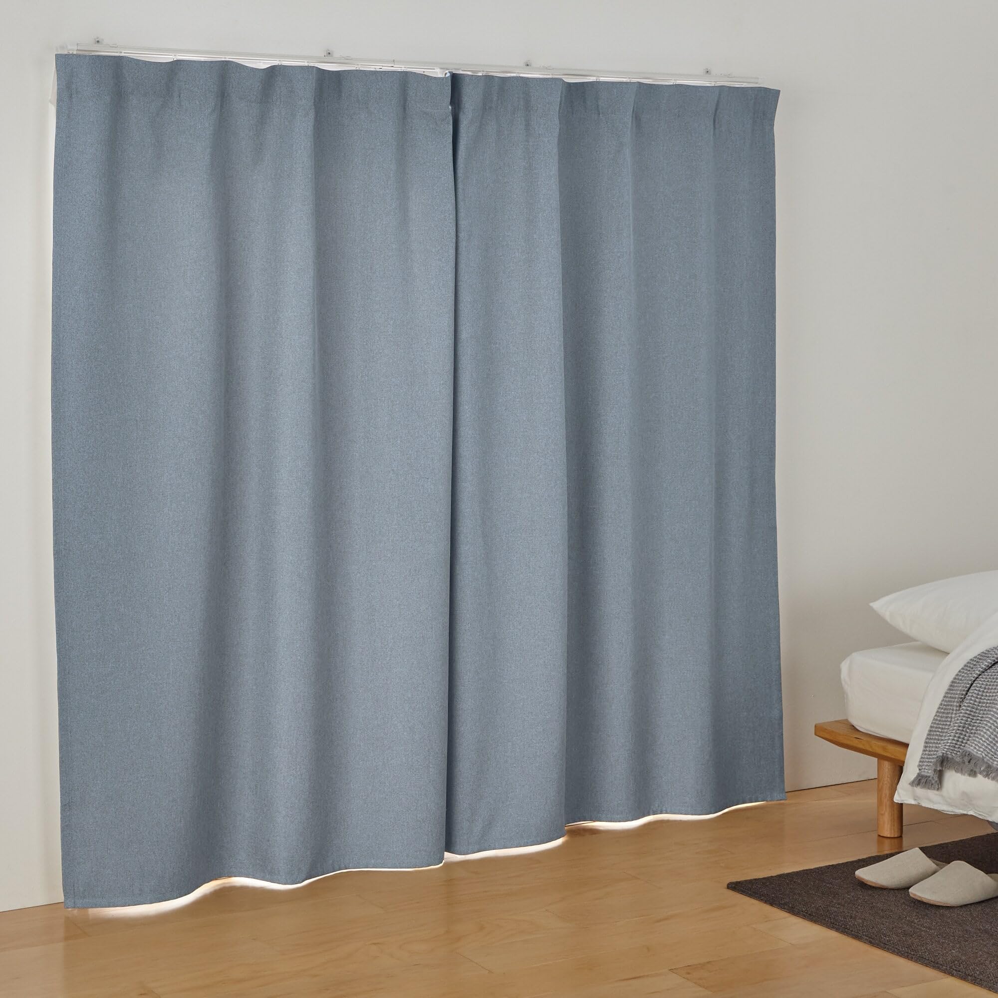 防炎・遮光性のドビー織りベージュカーテン、幅100×高さ135cm