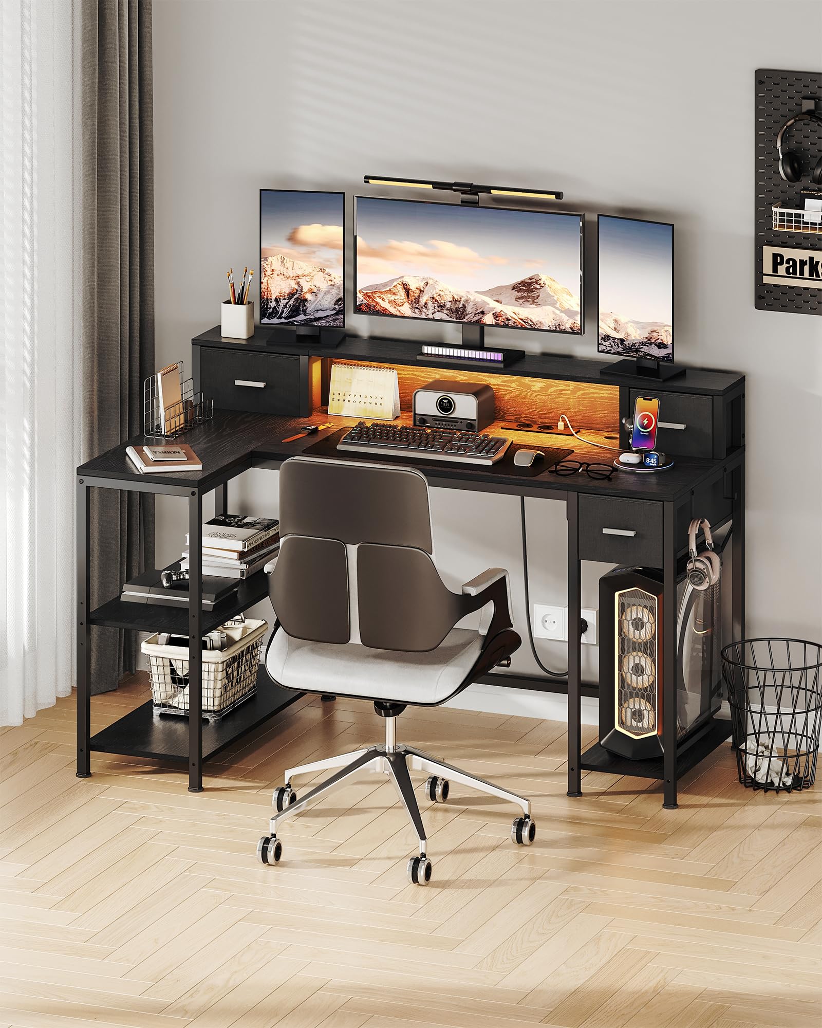 Hzuaneri Scrivania Angolare Computer, Tavolino Computer a Forma L, Con Luci LED, Ciabatta Elettrica, 132 x 80 cm, per Gaming, Computer, Ufficio, Studio, Nero CD43004XEU
