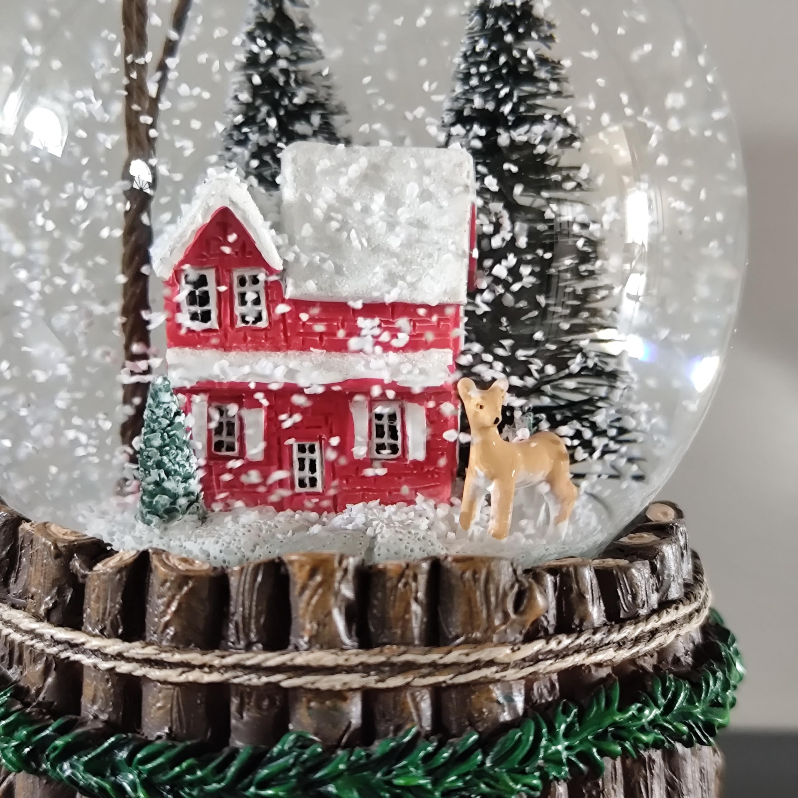 Heaven Sends Schneekugel mit Weihnachtsmusik mit Hirsch