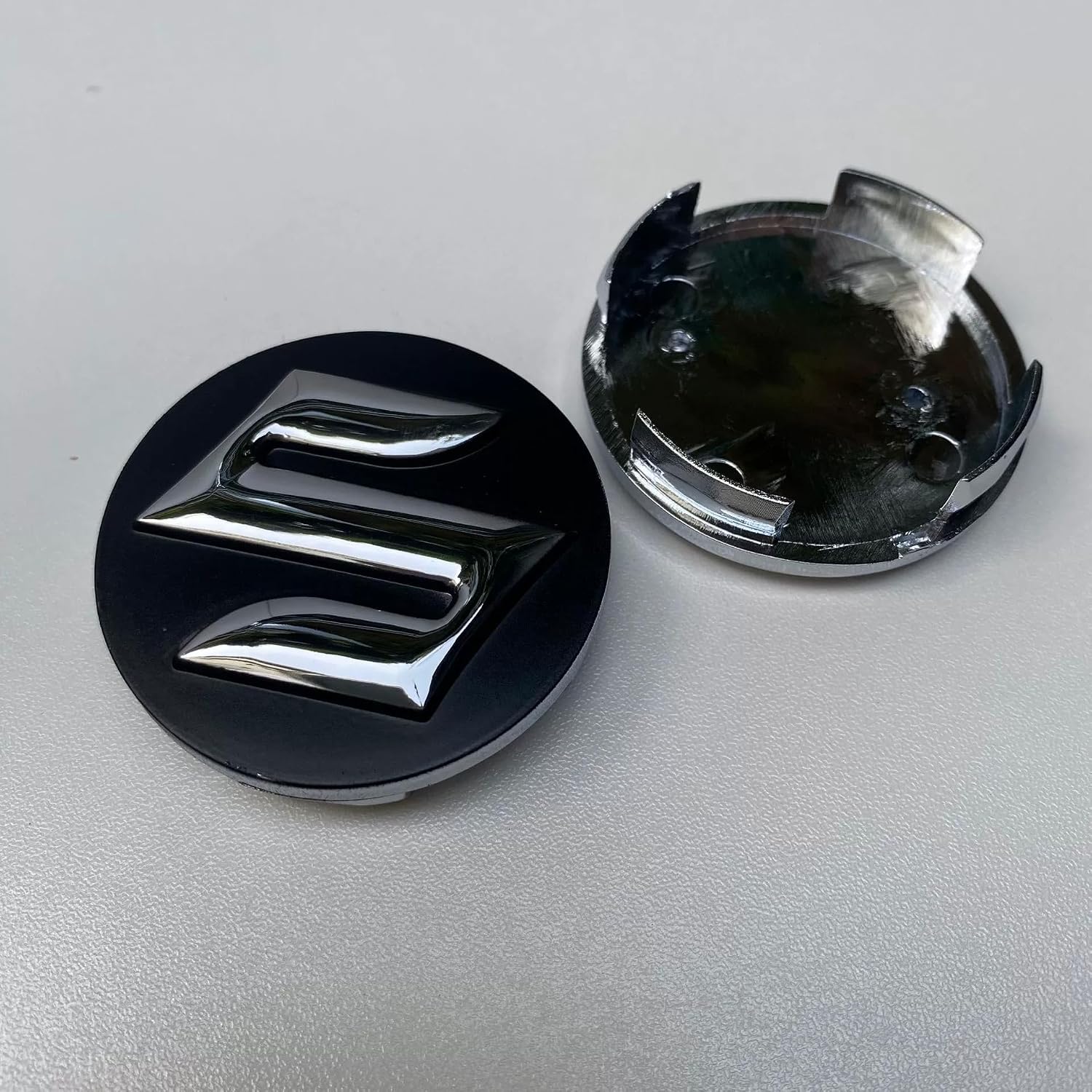 60mm スズキ ジムニー IV（5ドア）用 4個入り 車用ハブセンターキャップ、ホイールセンターカバー ハブキャップ 防塵 リムキ