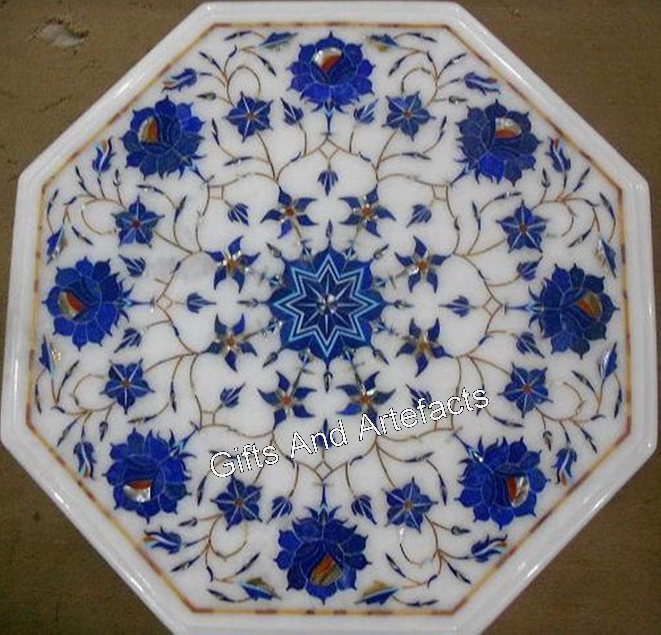 Table basse octogonale en marbre et lapis-lazuli, un cadeau mémorable