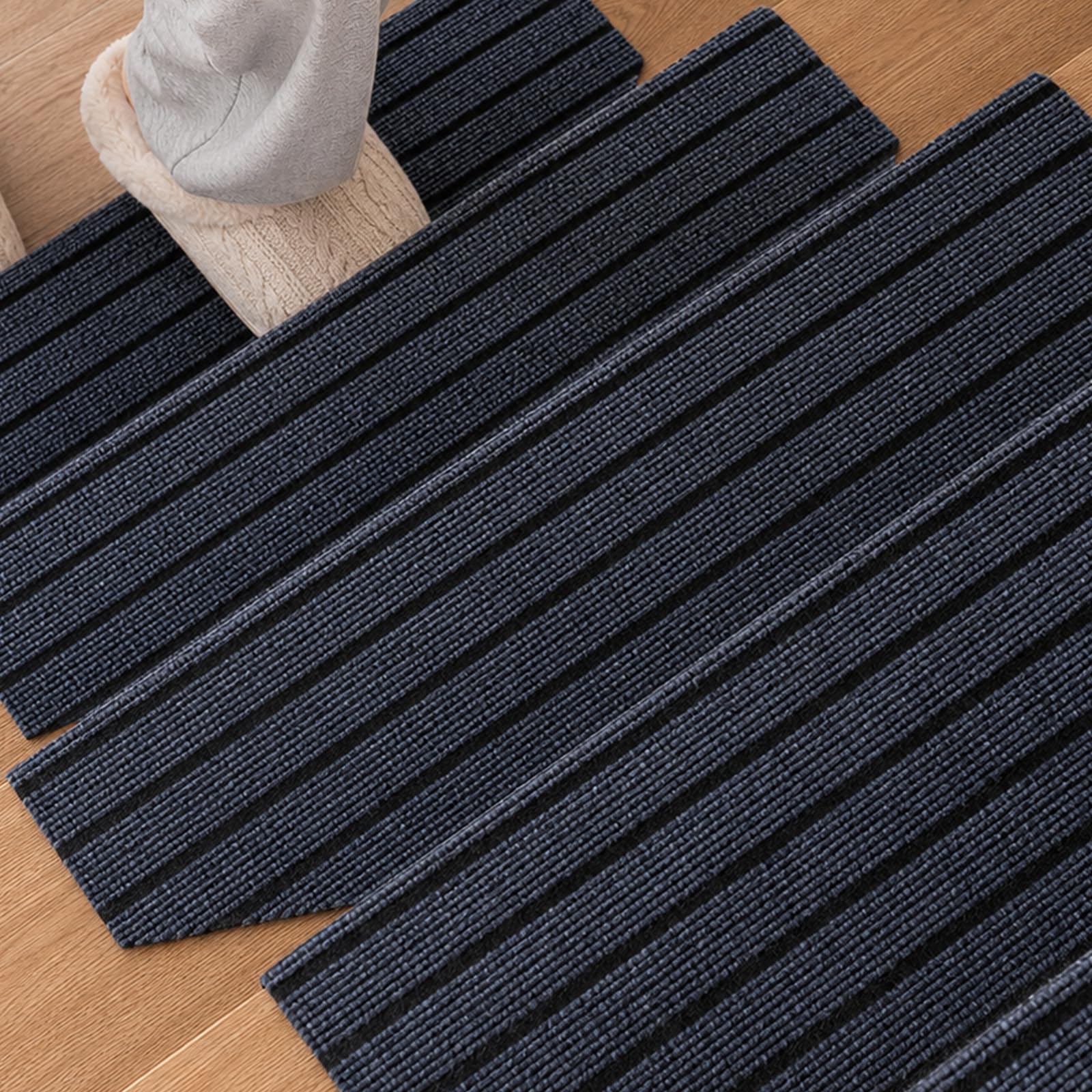 15 Stück Stufenmatten Halbrund 24 x 60 cm, Selbstklebend Antirutsch Treppenmatten, Treppenschoner & Treppenschutz für Holzstufen, Weiche Teppichmatten für Kinder, Senioren und Haustiere