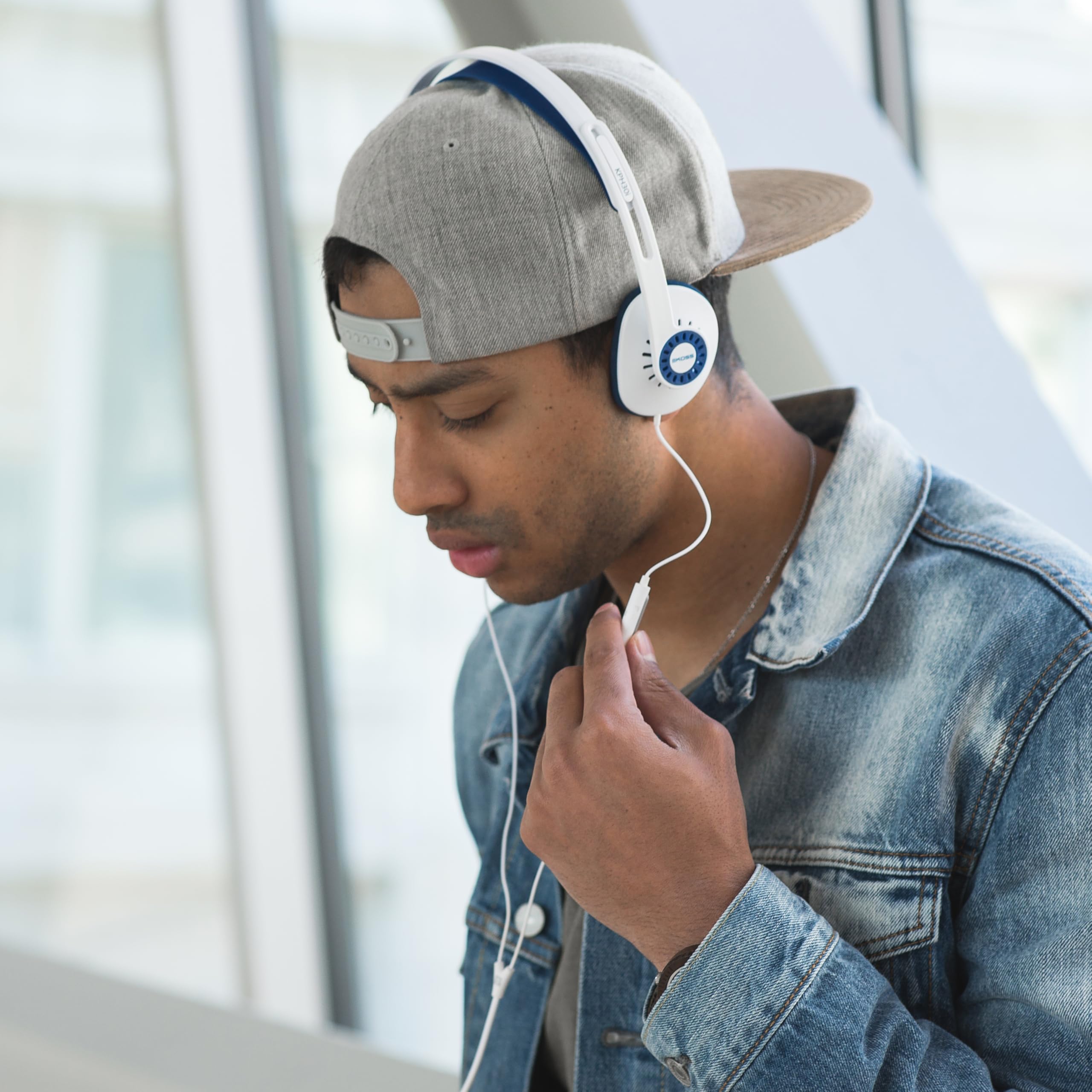 Koss KPH30i Auriculares con Cable y Micrófono, Cascos de Diadema Abiertos, Headphones On Ear, Control Remoto en el Cable para Llamadas, Ajustable, Jack de 3,5 mm, Blanco