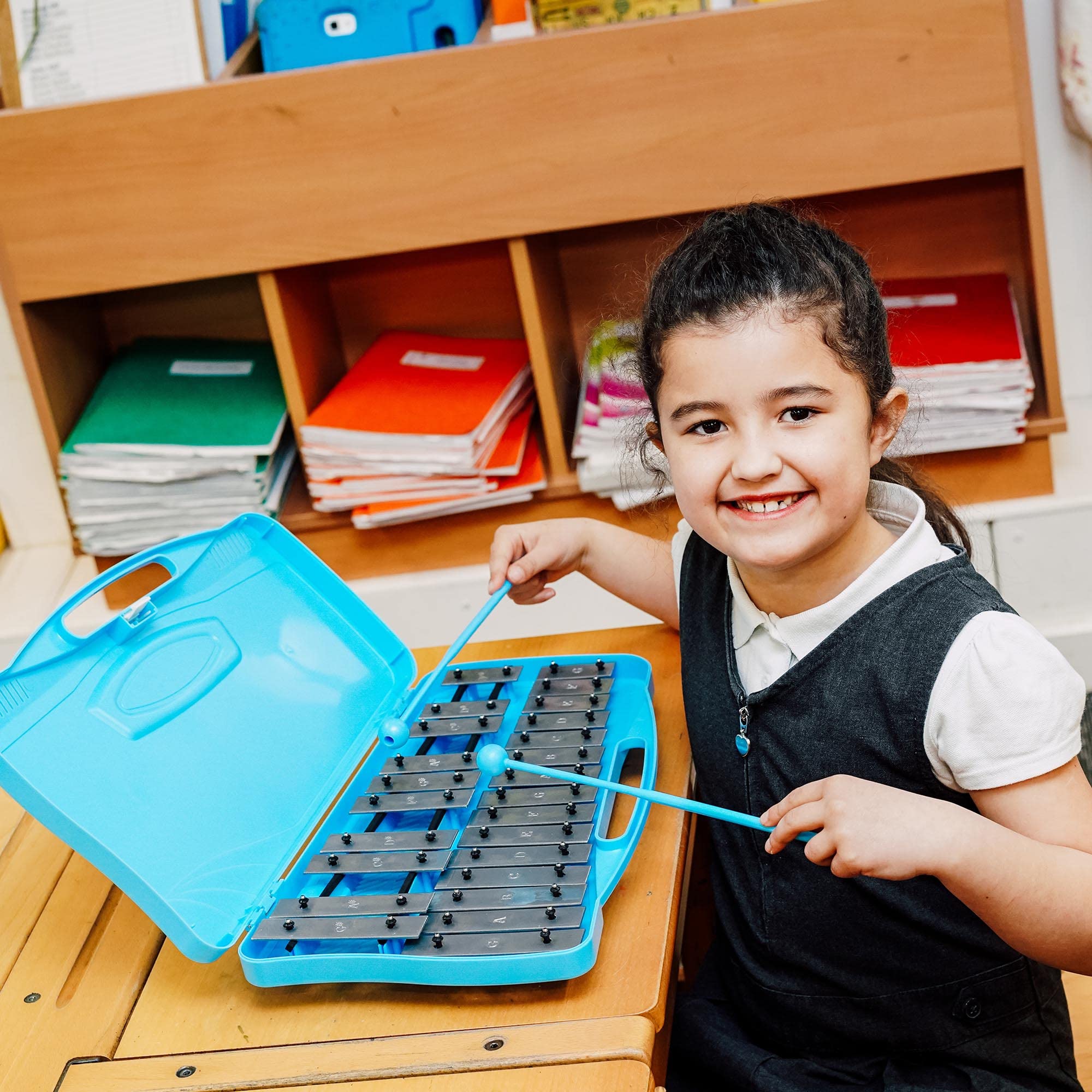 A-Star Xilófono Glockenspiel cromático soprano de 25 notas en estuche azul con teclas plateadas y dos batidores de plástico - 2 octavas G5 a G7