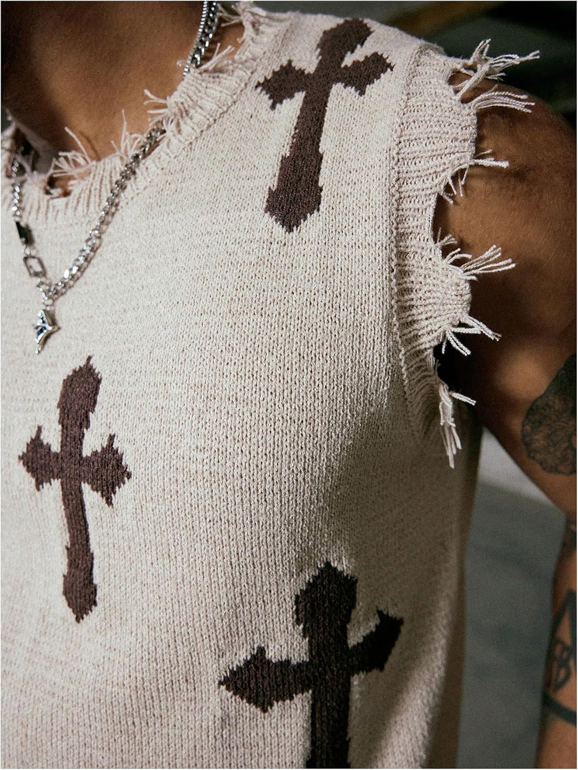 Verdusa Men's Ripped Sweater Vest Summer Streetwear Goth Sleeveless Knit Tops - Image 4