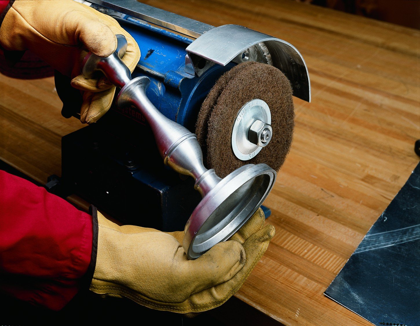 Cubitron II Scotch-Brite High Strength Disc - Fine Grit Aluminum Oxide - For Deburring and Cleaning Metal - Satin Finishing Disc - Stackable - 8': Abrasive Discs: Tools & Home Improvement