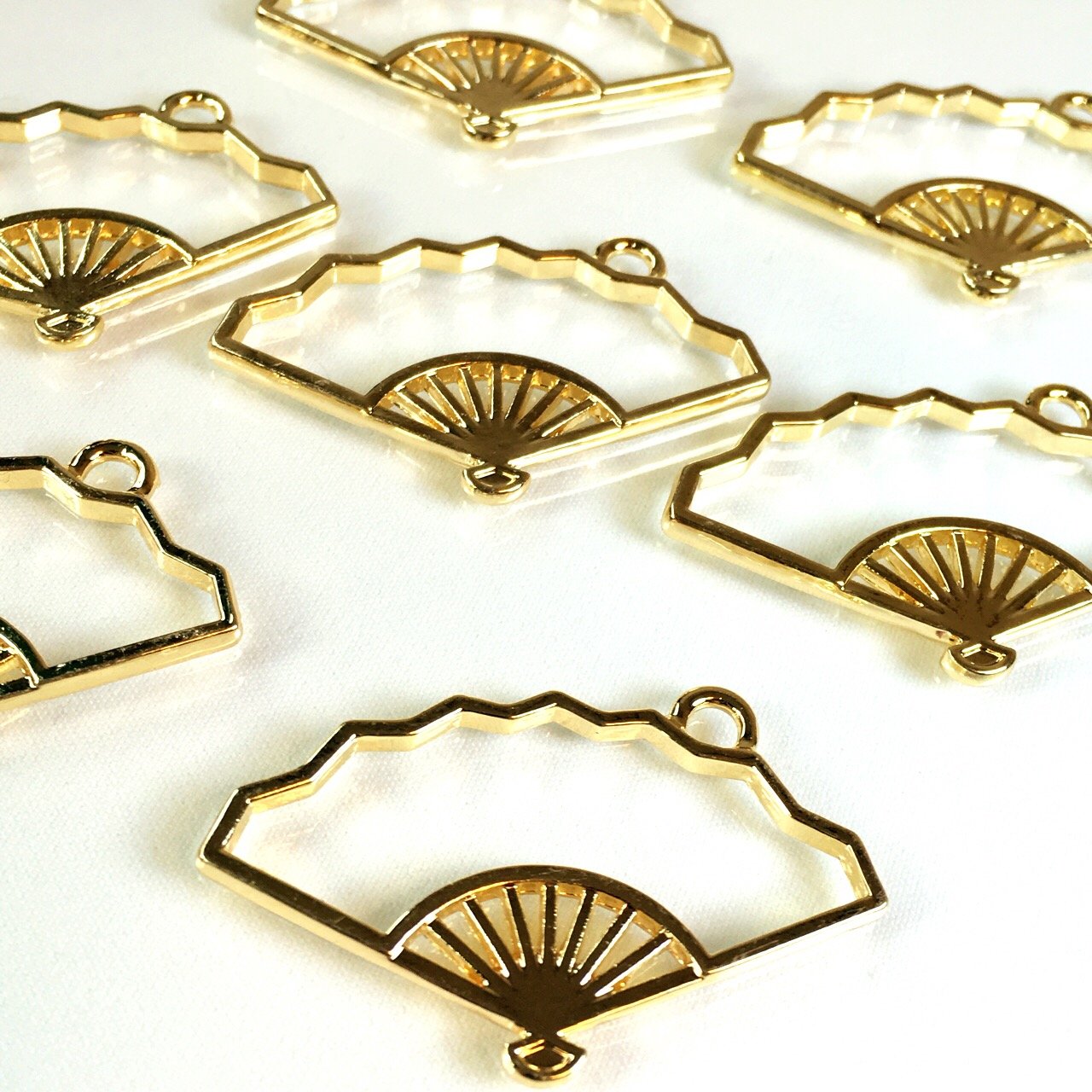新到着和風◇扇子(凪) 亀甲 水刀 レジンキーホルダー ハンドメイド