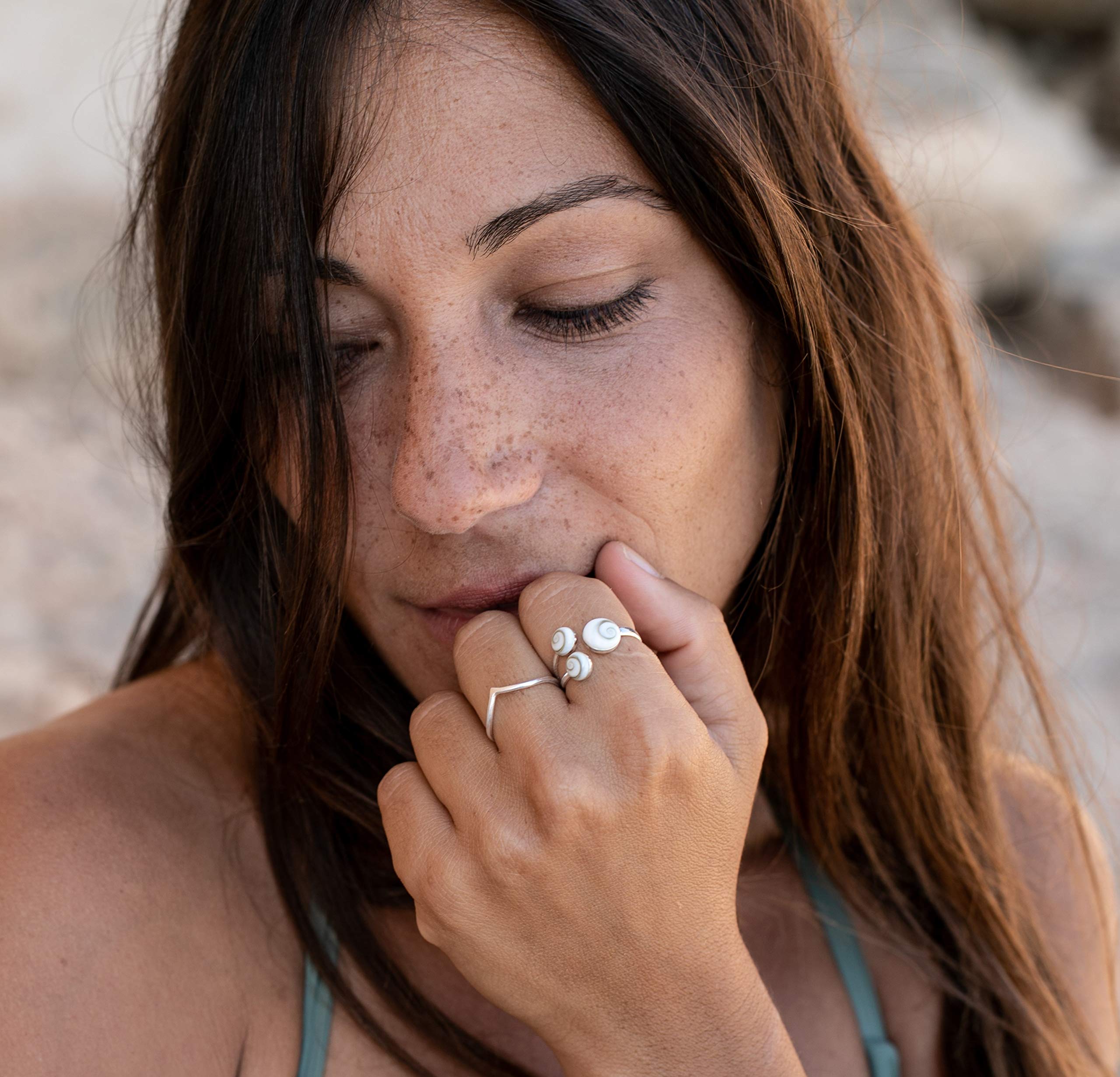Anillo de Plata de Ley 925 para Mujer con Ojo de Shiva | Piedra de Santa Lucía | Concha Natural Marina Hecho a Mano | Ajustable, Antialérgico y Libre de Níquel