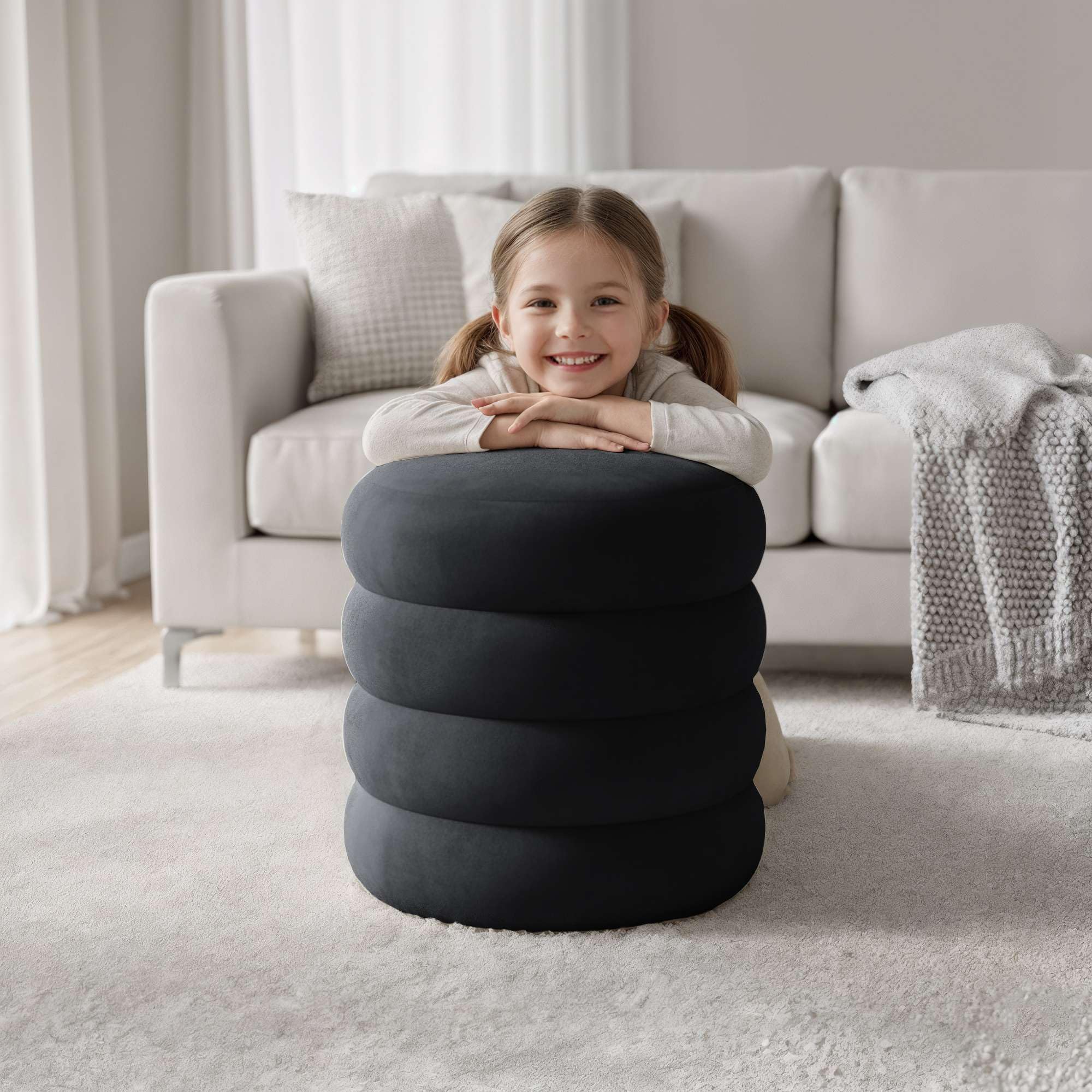 AKORD Sitzhocker aus Samt mit Stauraum SNUGGO 42 cm, Fußstütze Rund, Polsterhocker für Schminktisch, Schlafzimmer, Wohnzimmer Möbel, Make-up-Hocker, Gepolstert, Schwarz