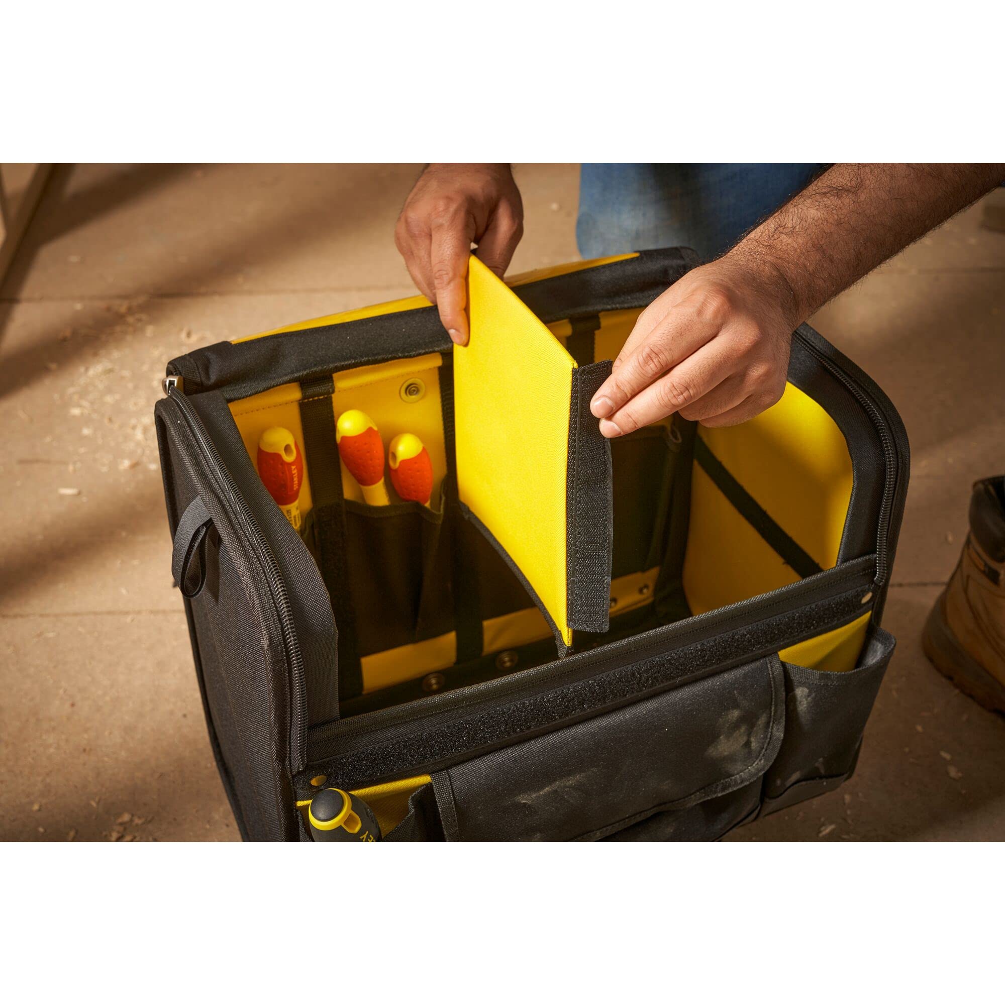 STANLEY, BORSA IN TESSUTO 18" CON RUOTE . 1-97-515