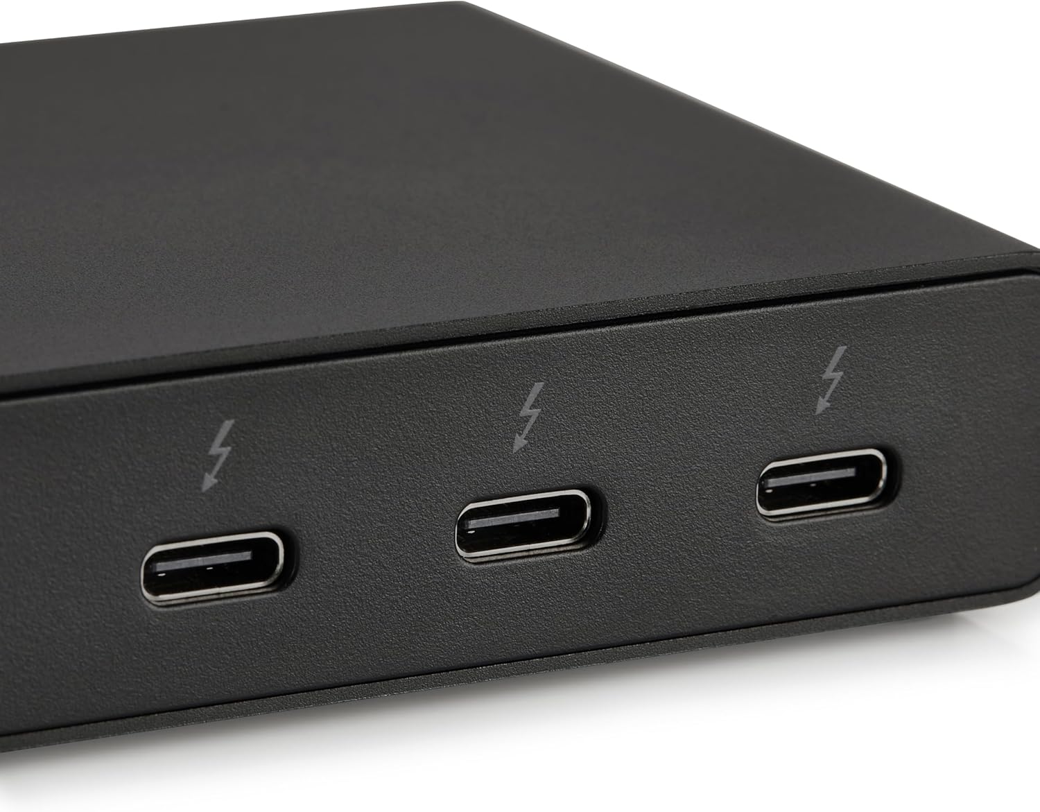 Eduze view of the three Thunderbolt 4 ports on the Amazon Basics docking station.