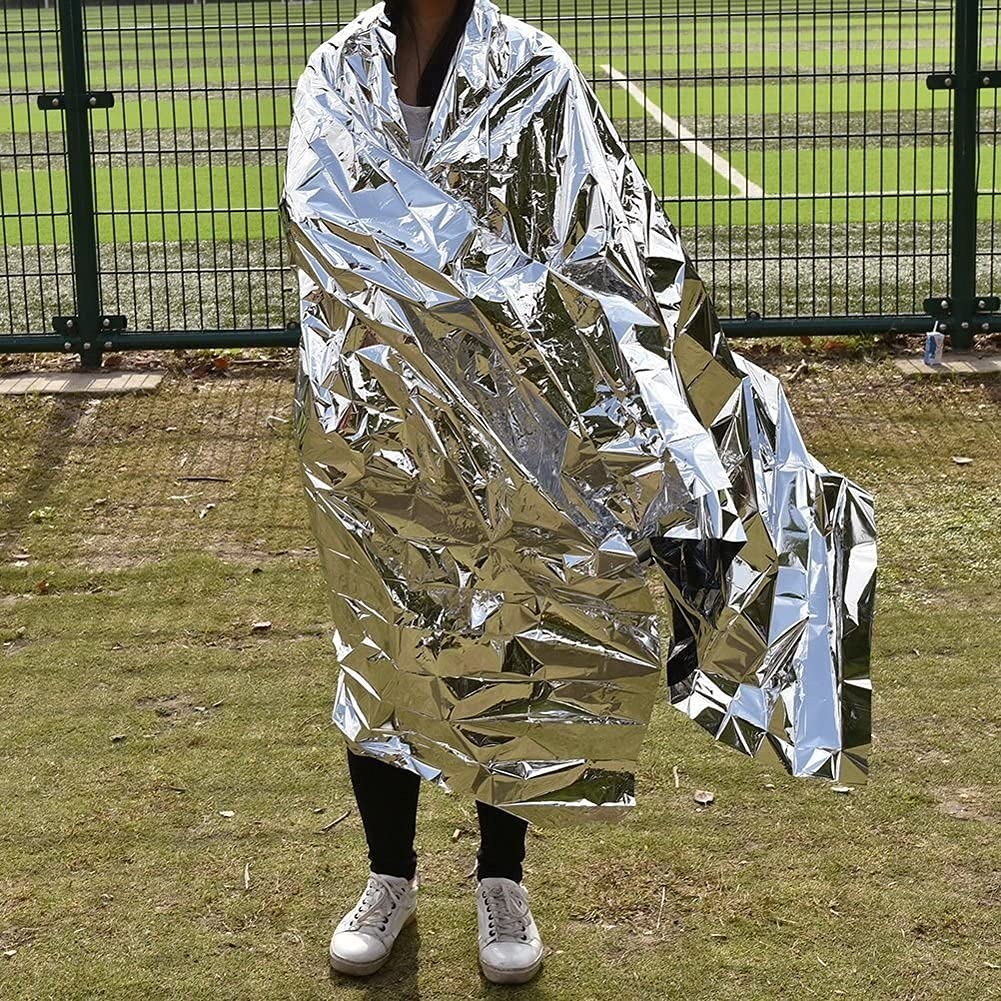 4-pak awaryjne koce termiczne Mylar - zaprojektowane do wędrówek na świeżym powietrzu maratonów survivalowych lub pierwszej pomocy (kolor srebrny)