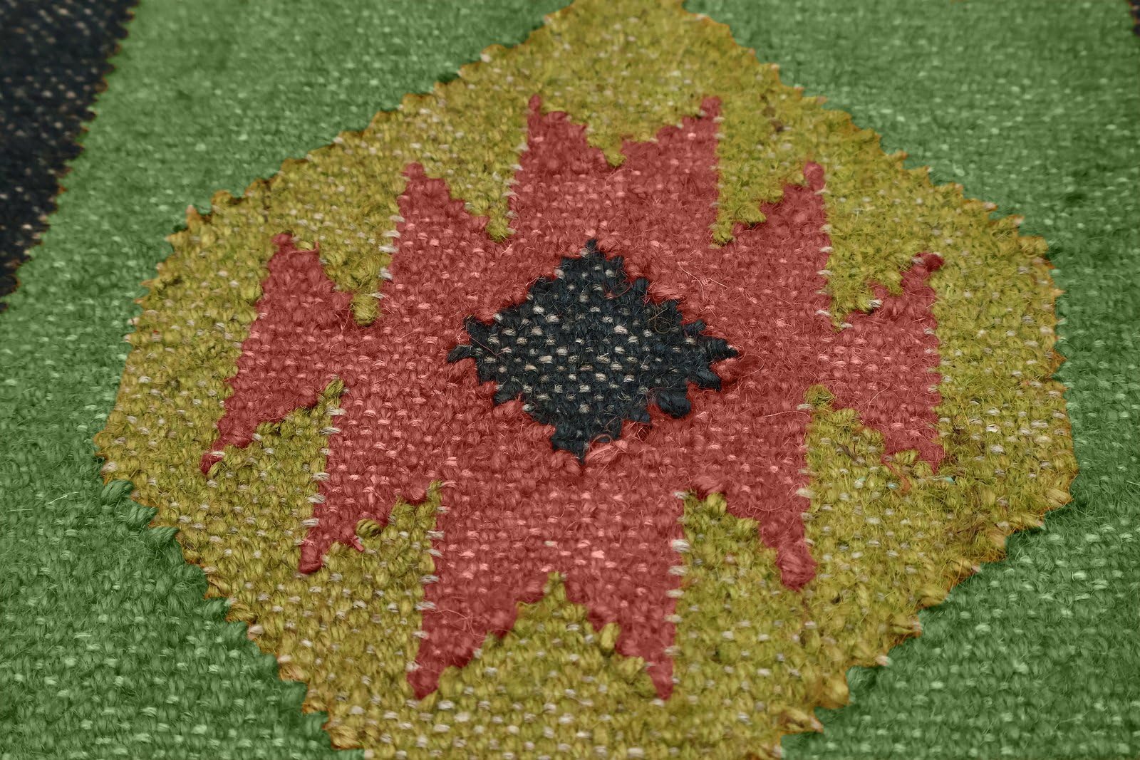 Wytrzymały kwadratowy dywanik 20 x 20 cm - ręcznie tkany zielony i wielorazowy płaski wełniany dywan jutowy do wewnątrz/na zewnątrz obszar o dużym natężeniu ruchu sypialnia kuchnia jadalnia