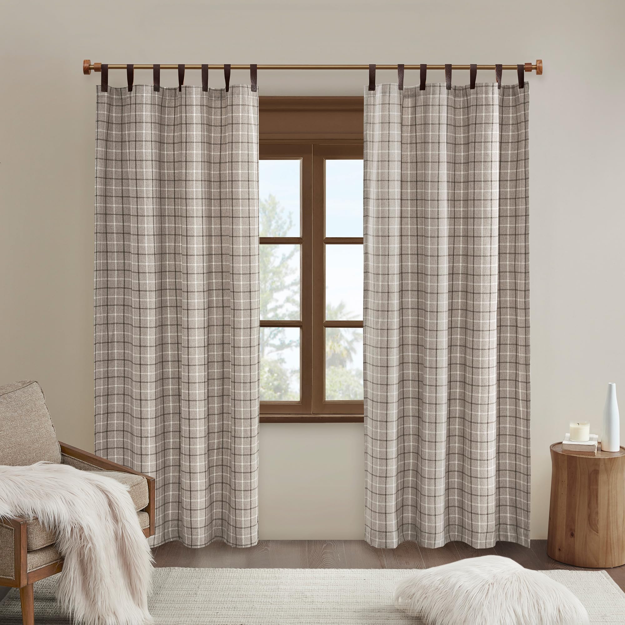 Madison Park Anaheim Kabin Ekose Perde Penceresi, Isı Yalıtımlı Polar Astar, Oturma Odası Dekoru Yatak Odası için Işık Engelleyici Örtüsü, 1-Tekli Panel Paketi, 50" x 84", Suni Deri Tab, Kahverengi
