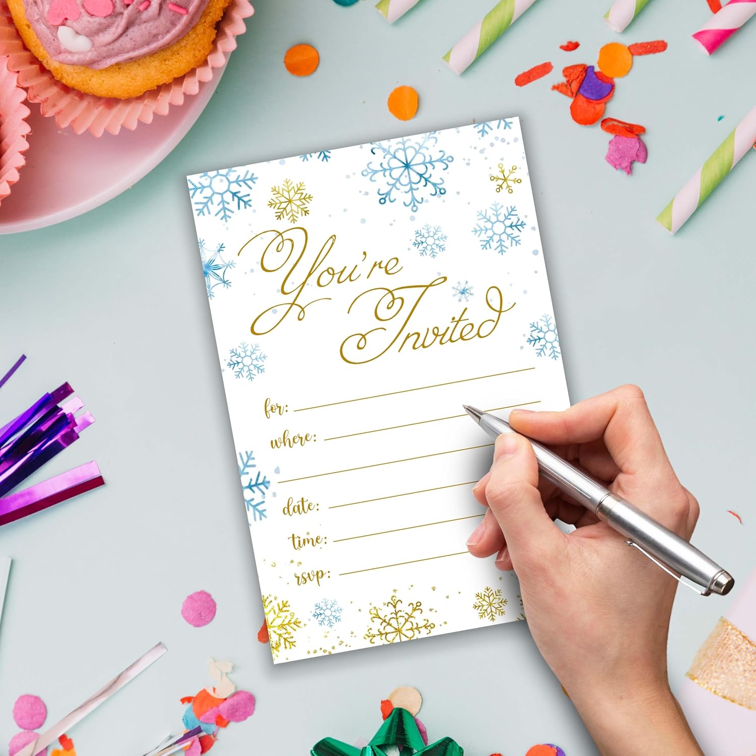 冬用スノーフレーク招待状 &ndash; 20枚パック 4インチx6インチ 封筒付き招待状、エレガントなブルーとゴールドの雪の結晶をテーマにした