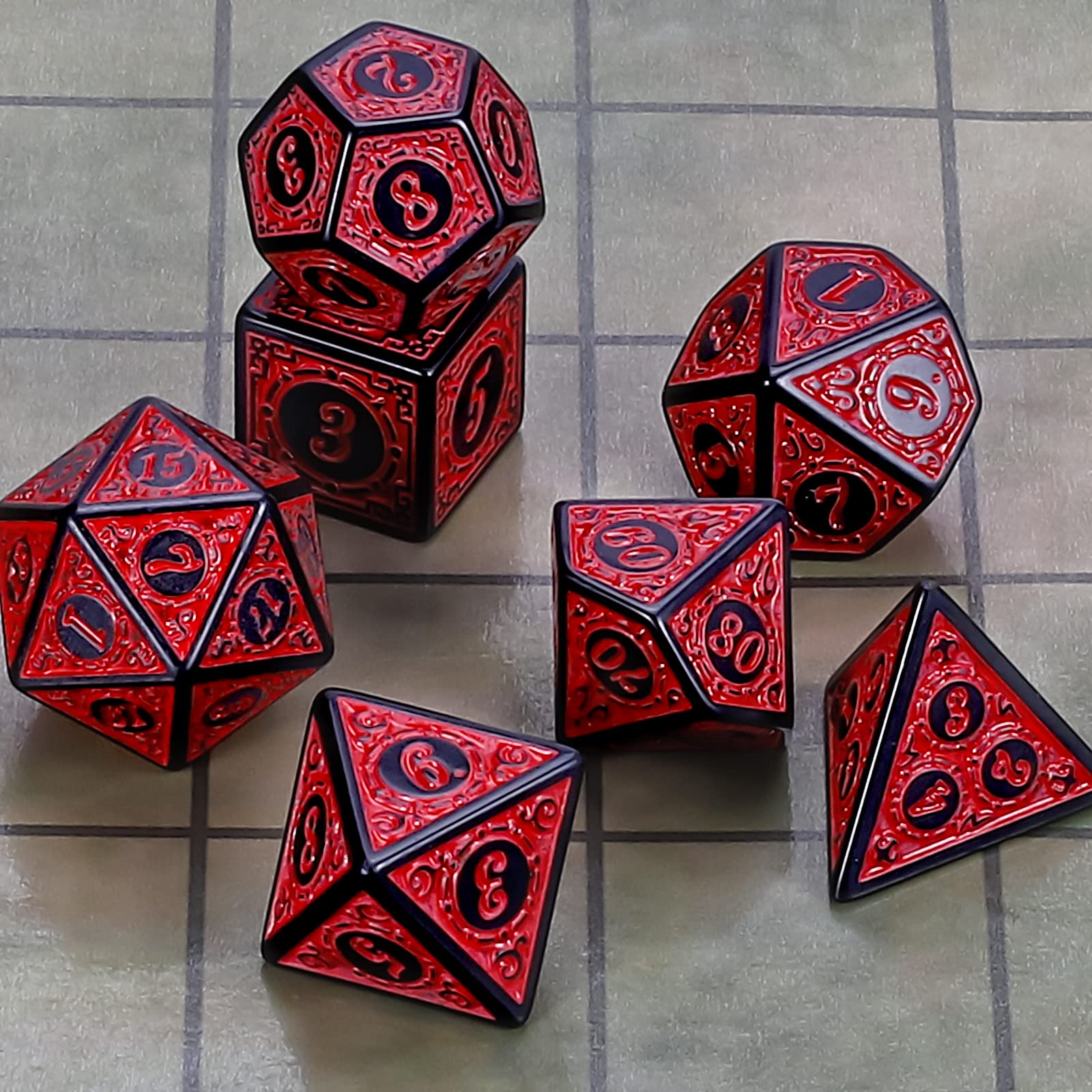 QMAY DND Dice Polyedrisches Würfel Set - 7 Stück für Dungeon und Dragons MTG RPG D&D D20, D12, D10, D%, D8, D6, D4 (Rote Gravurmuster) - 2
